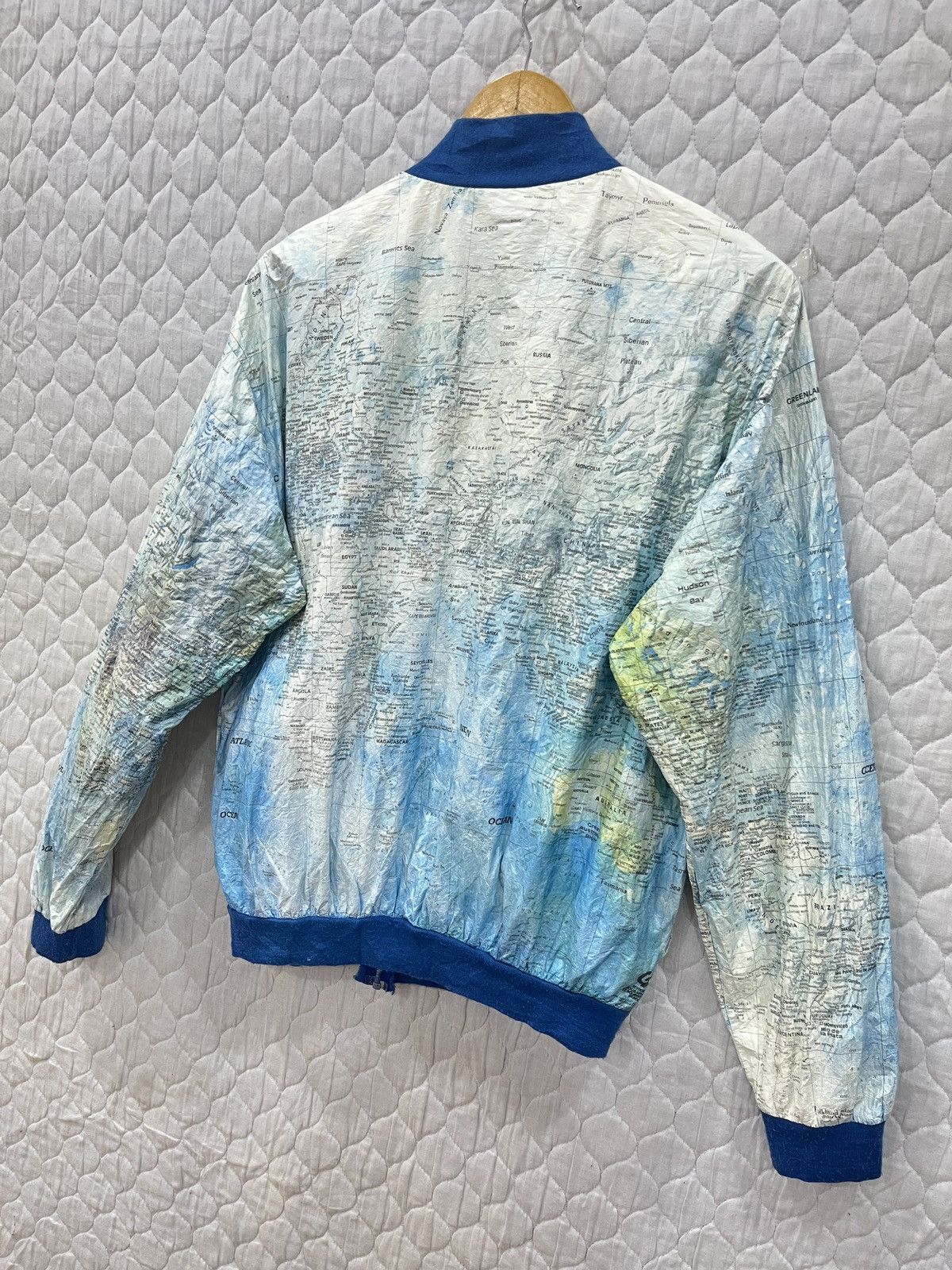 Vintage (Vv). VINTAGE GRAPHIC JACKET BY GABELLI US INC Size US M / EU 48-50 / 2 - 6 Thumbnail