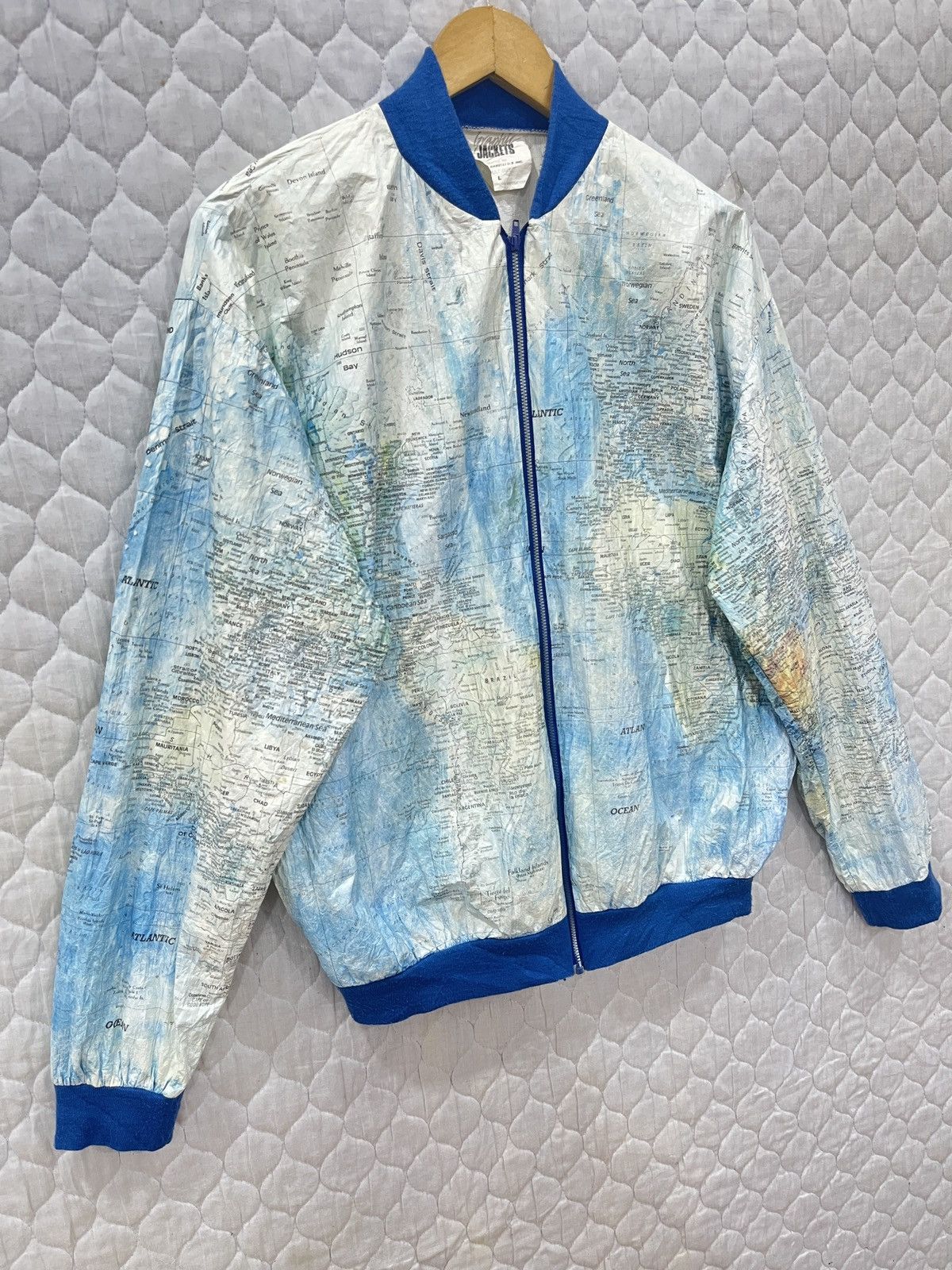 Vintage (Vv). VINTAGE GRAPHIC JACKET BY GABELLI US INC Size US M / EU 48-50 / 2 - 4 Thumbnail