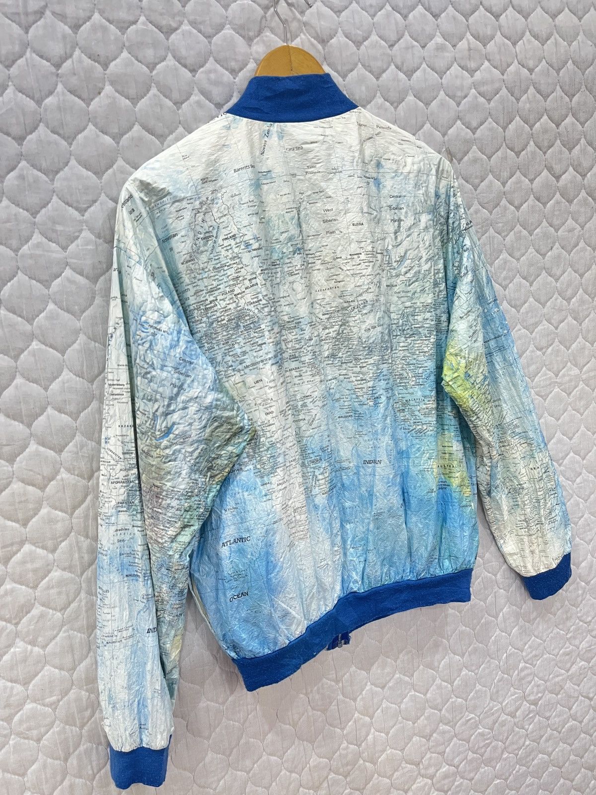 Vintage (Vv). VINTAGE GRAPHIC JACKET BY GABELLI US INC Size US M / EU 48-50 / 2 - 7 Thumbnail