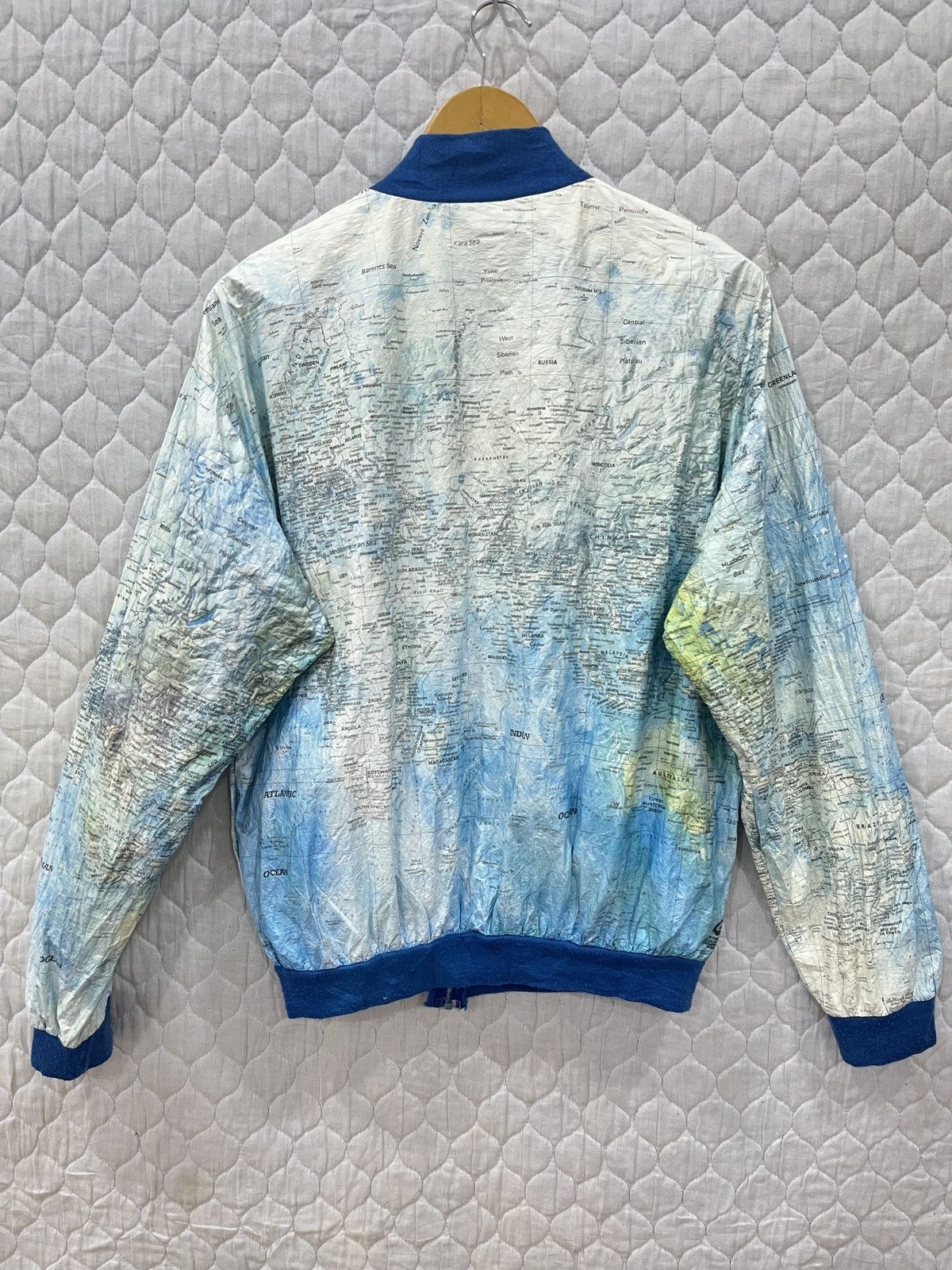 Vintage (Vv). VINTAGE GRAPHIC JACKET BY GABELLI US INC Size US M / EU 48-50 / 2 - 5 Thumbnail