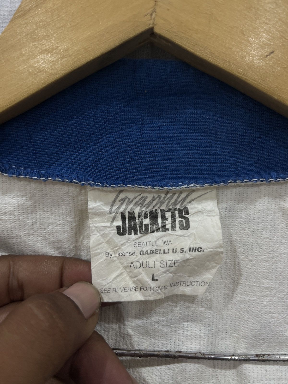 Vintage (Vv). VINTAGE GRAPHIC JACKET BY GABELLI US INC Size US M / EU 48-50 / 2 - 9 Thumbnail