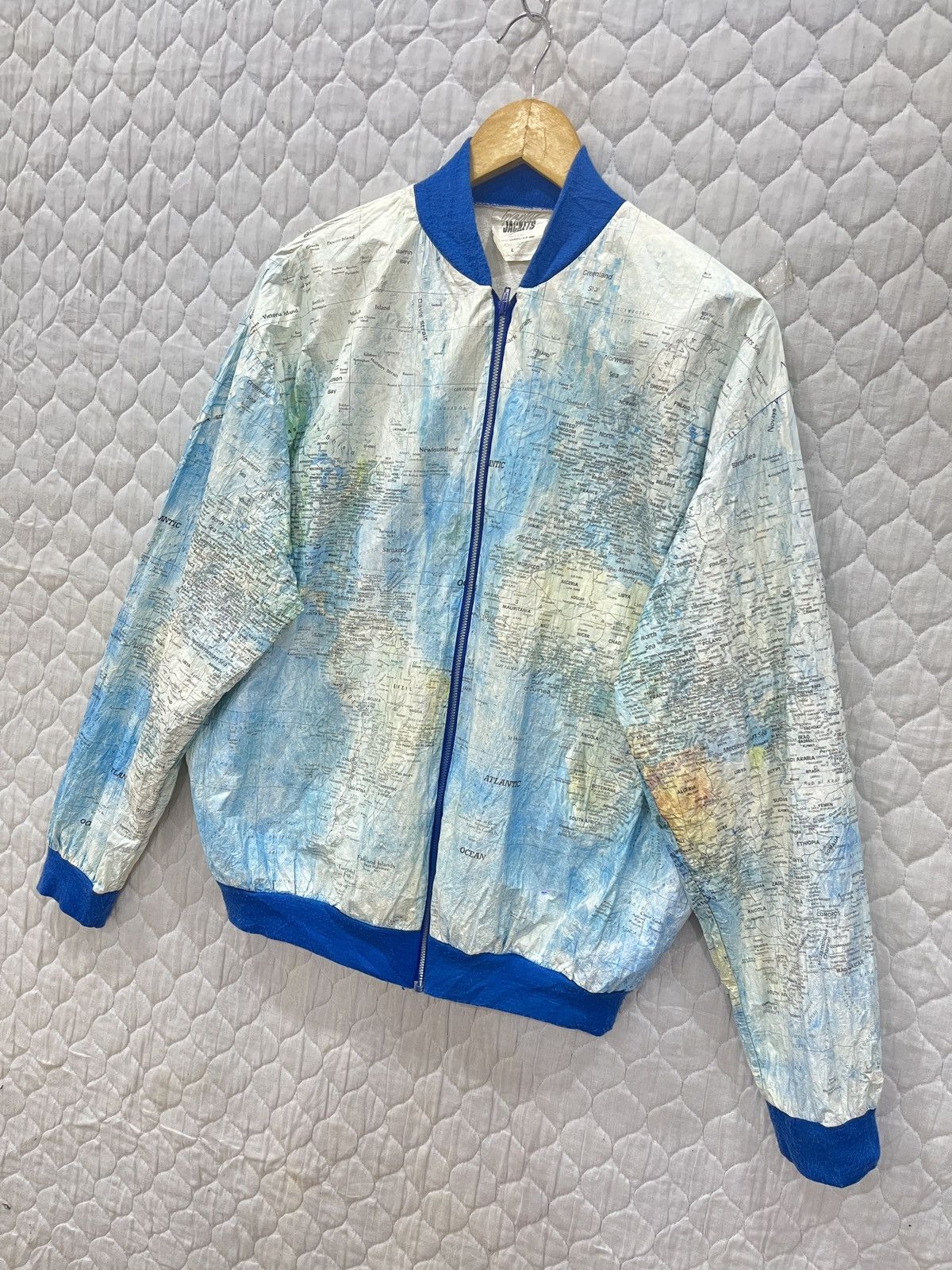Vintage (Vv). VINTAGE GRAPHIC JACKET BY GABELLI US INC Size US M / EU 48-50 / 2 - 3 Thumbnail