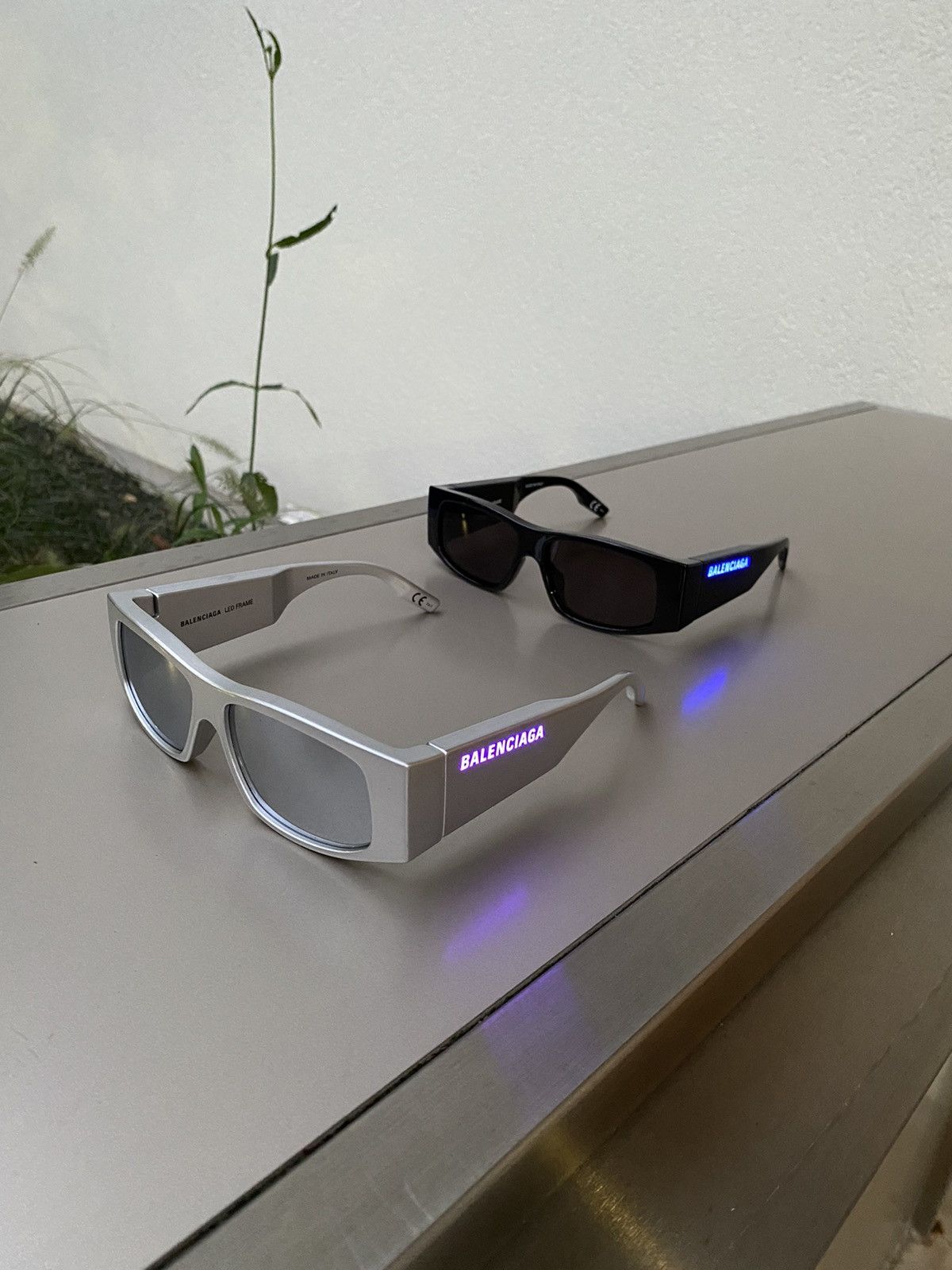 Balenciaga *RARE* BALENCIAGA SILVER LED FRAMES SUNGLASSES SHADES Size ONE SIZE - 2 Thumbnail