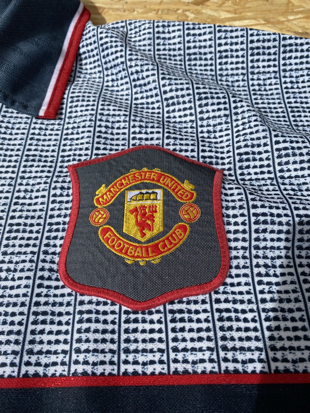 Umbro Manchester United FC 1995 Football Kit Soccer Jersey Size US M / EU 48-50 / 2 - 2 Thumbnail