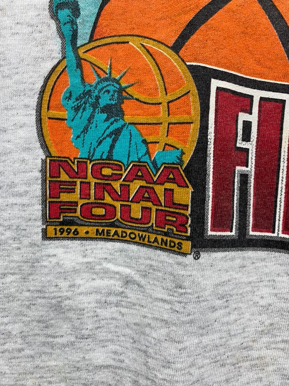 NCAA × Vintage Vintage NCAA Final Four T Shirt Size US L / EU 52-54 / 3 - 6 Thumbnail