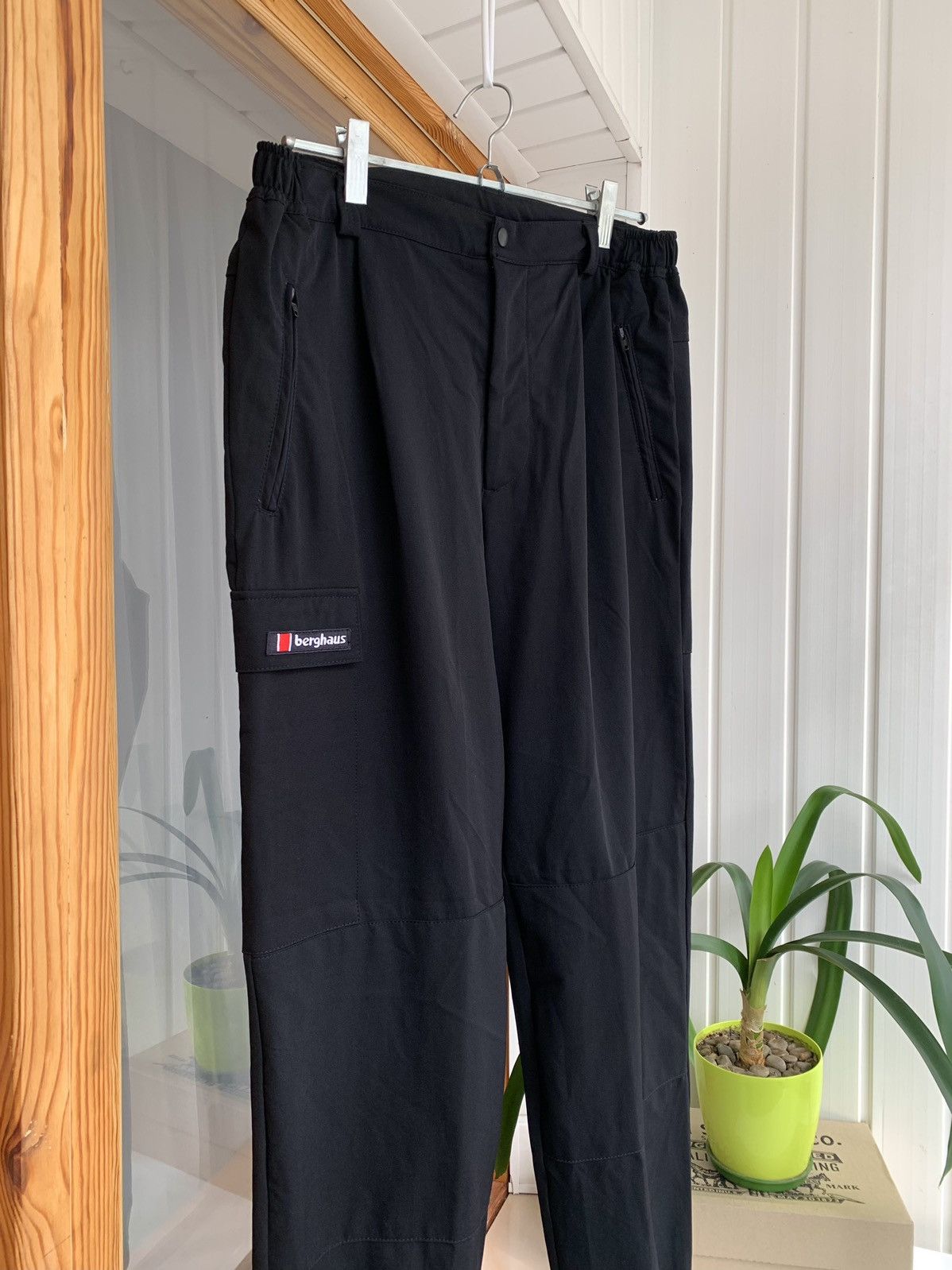 Vintage Berghaus Vintage Nylon Pants Mens Black Size 34 Size US 34 / EU 50 - 2 Thumbnail