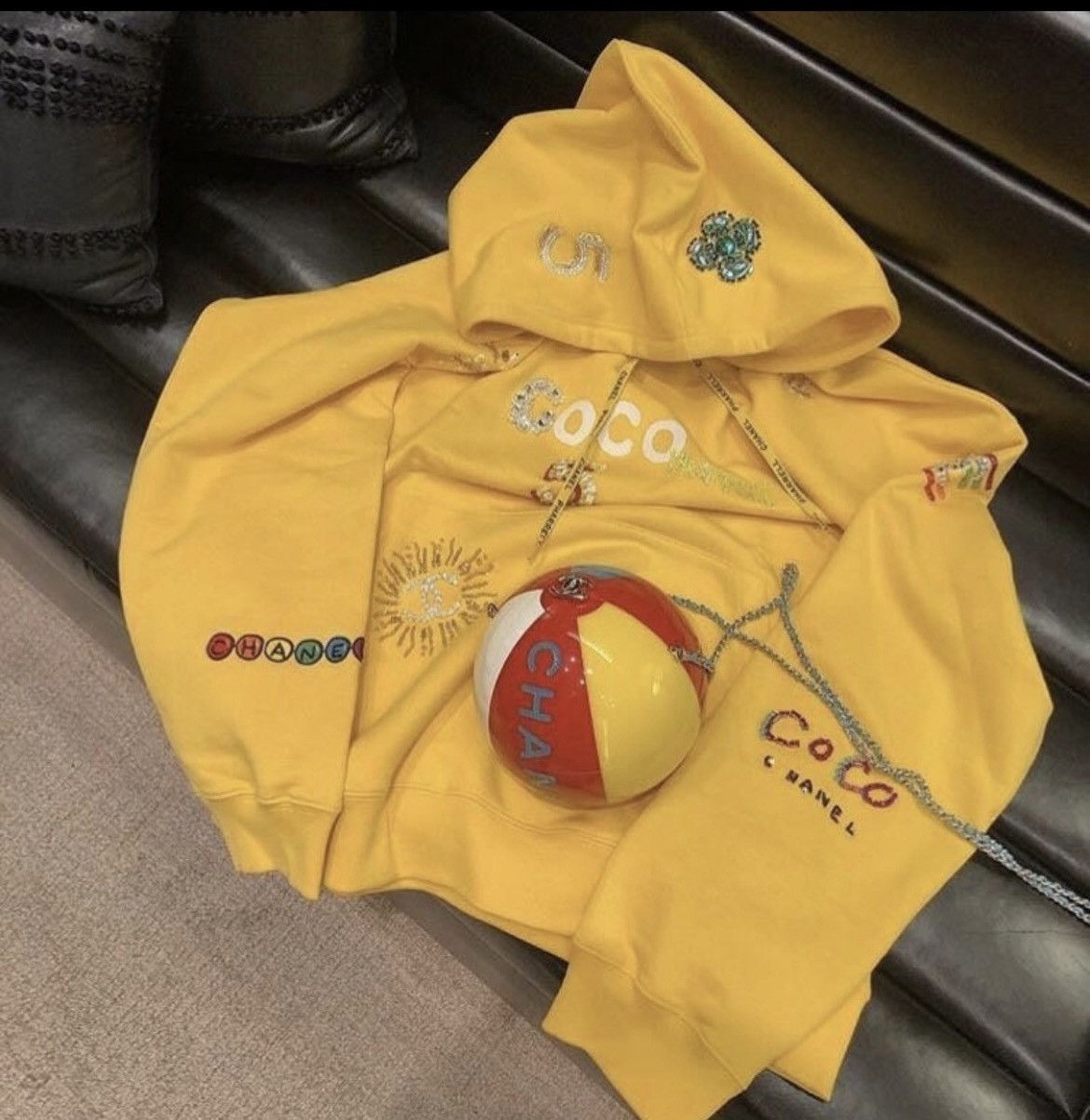 Chanel x Pharrell 2019 Appliqué Sunflower Yellow Hoodie Sweatshirt –  Vintage by Misty