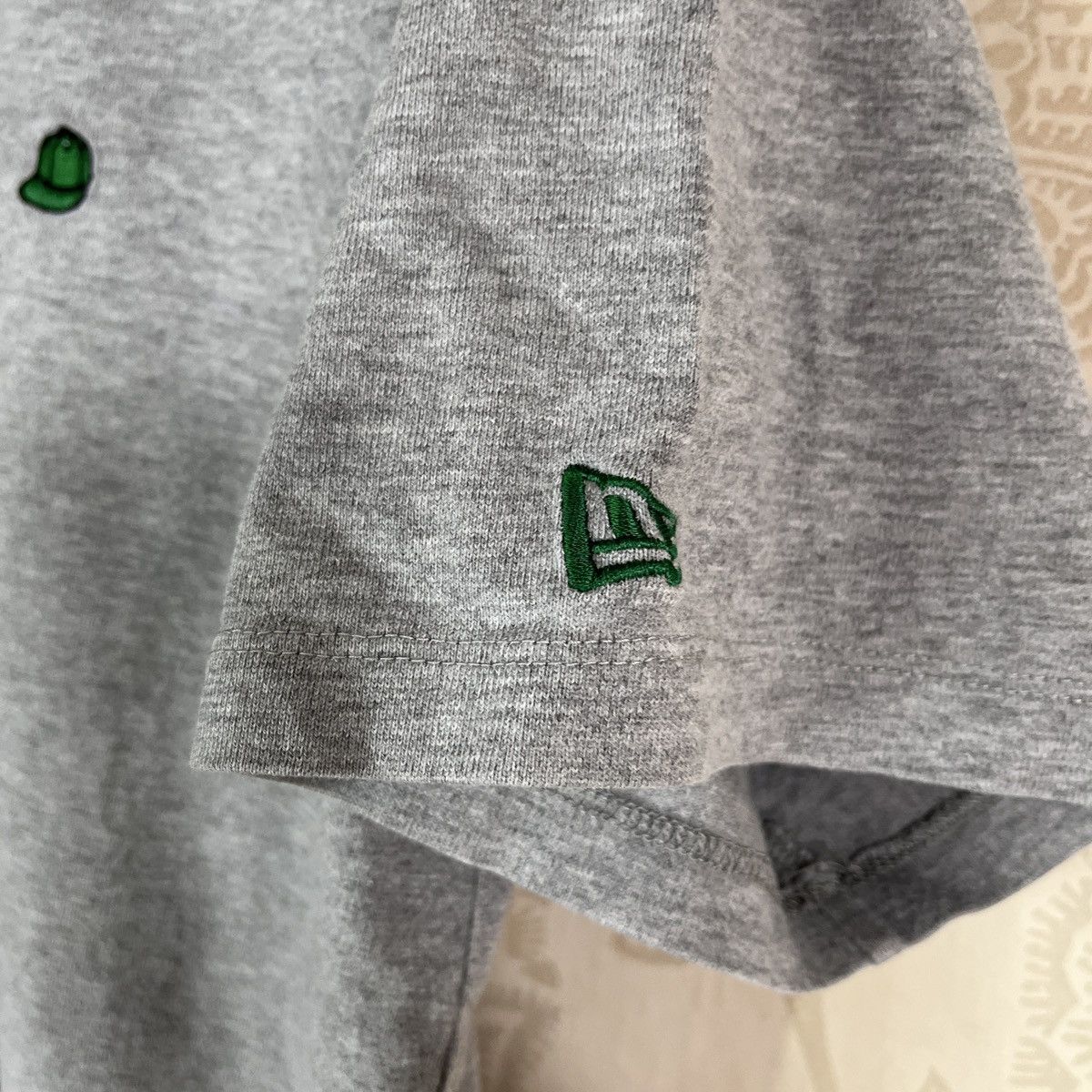 New Era × Vintage Rare Vintage New Era Cap TShirt With Small Embroidery Logo Size US XL / EU 56 / 4 - 12 Thumbnail