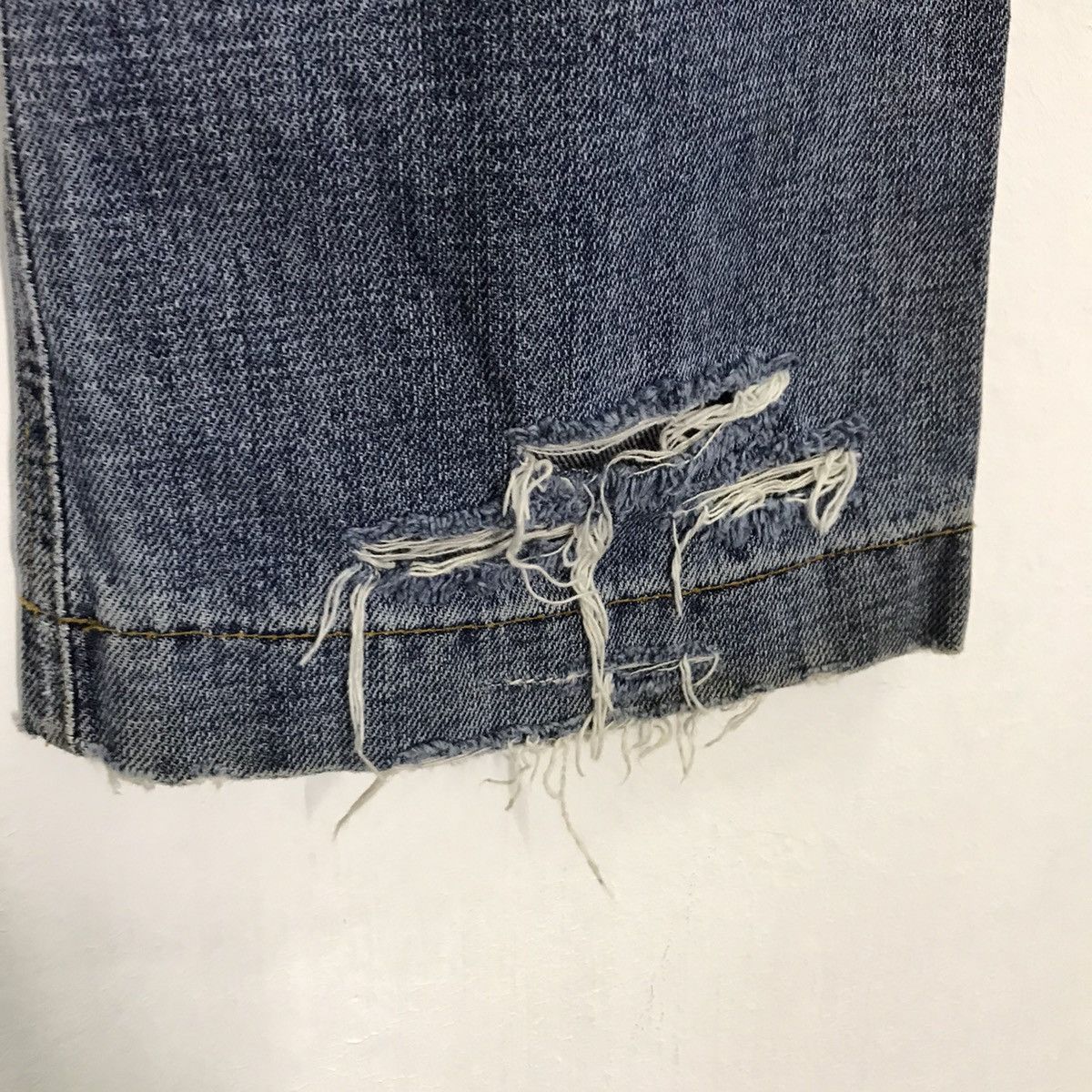 Dolce & Gabbana Dolce & Gabbana distressed denim art Mickey mouse denim pant Size US 31 - 13 Thumbnail
