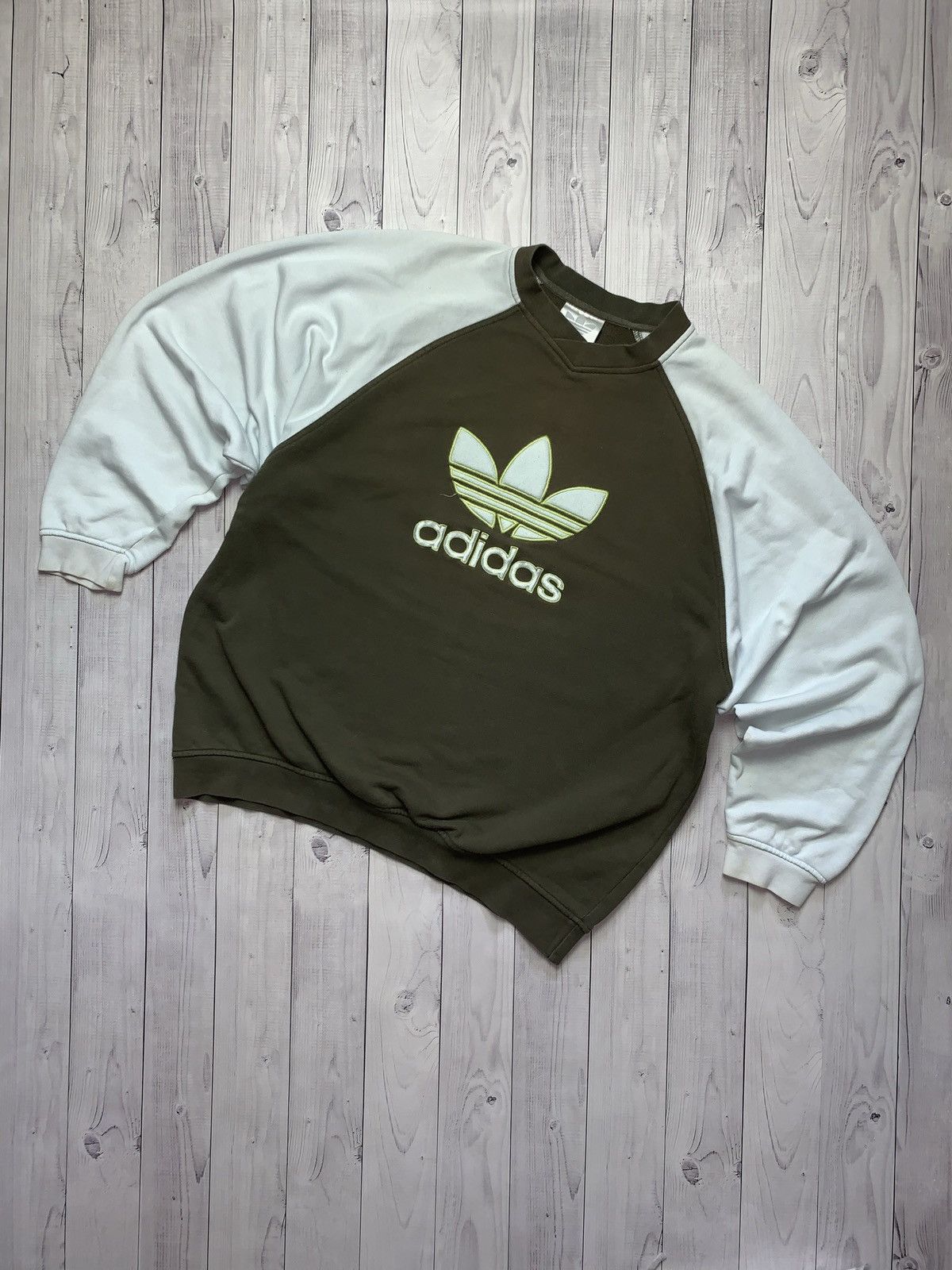 Vintage adidas sweatshirt big logo brown size L