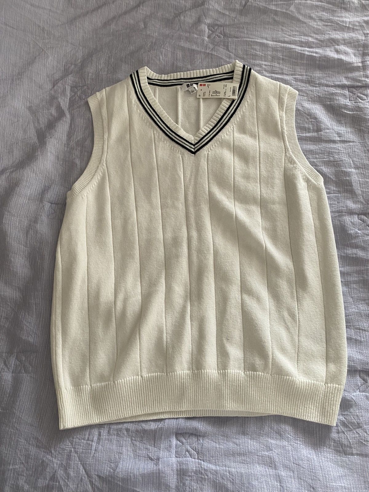RARE Uniqlo Washable V-Neck Vest
