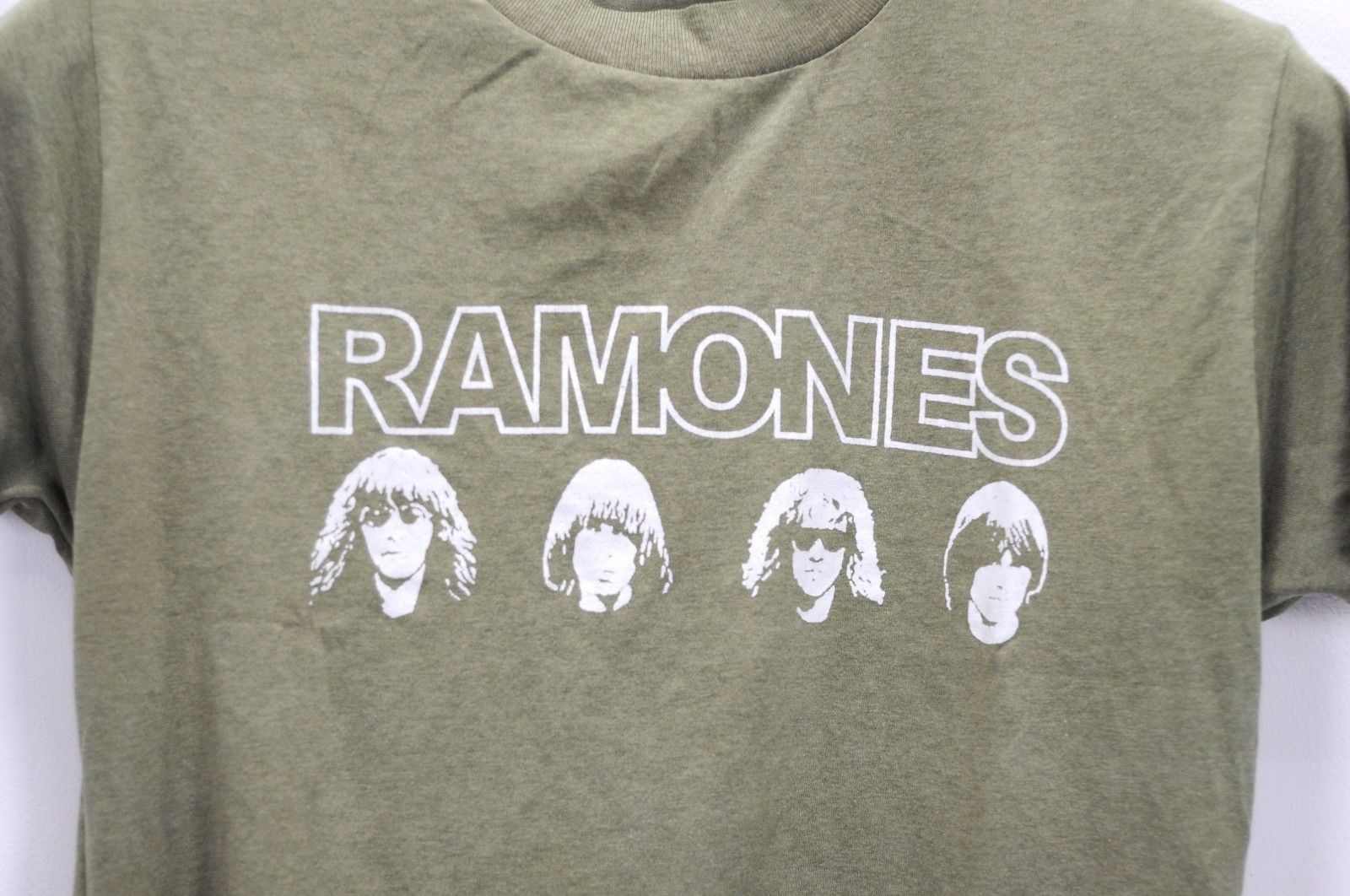 Vintage Vintage 1980s Ramones t shirt punk rock Size US L / EU 52-54 / 3 - 2 Thumbnail