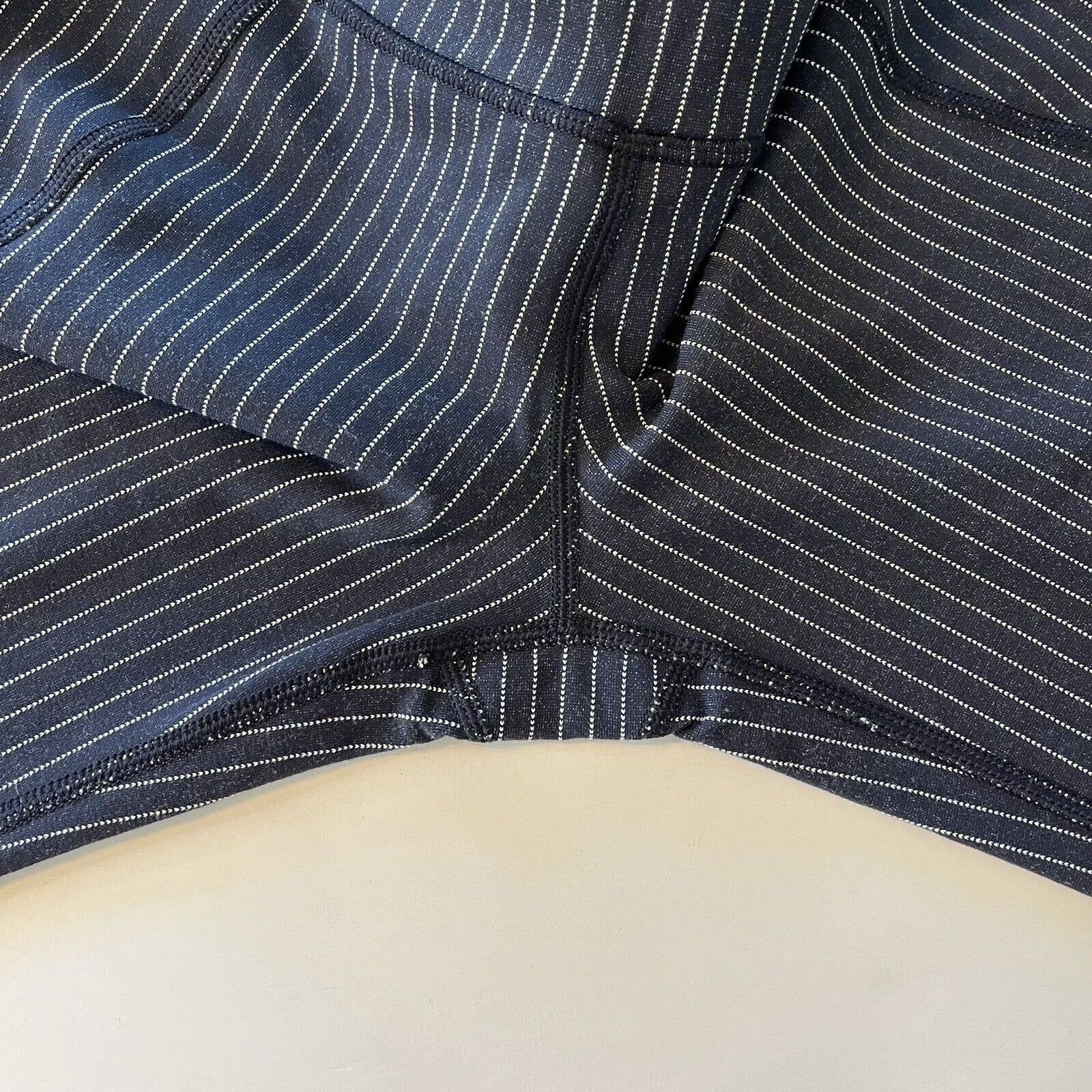 Lululemon Lululemon Womens 4 Gather and Crow Legging Capri Size 27" / US 4 / IT 40 - 9 Thumbnail