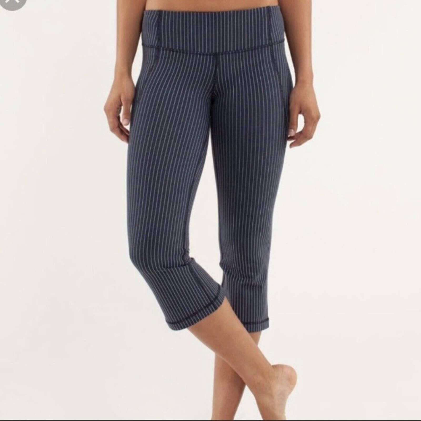 Lululemon Lululemon Womens 4 Gather and Crow Legging Capri Size 27" / US 4 / IT 40 - 1 Thumbnail