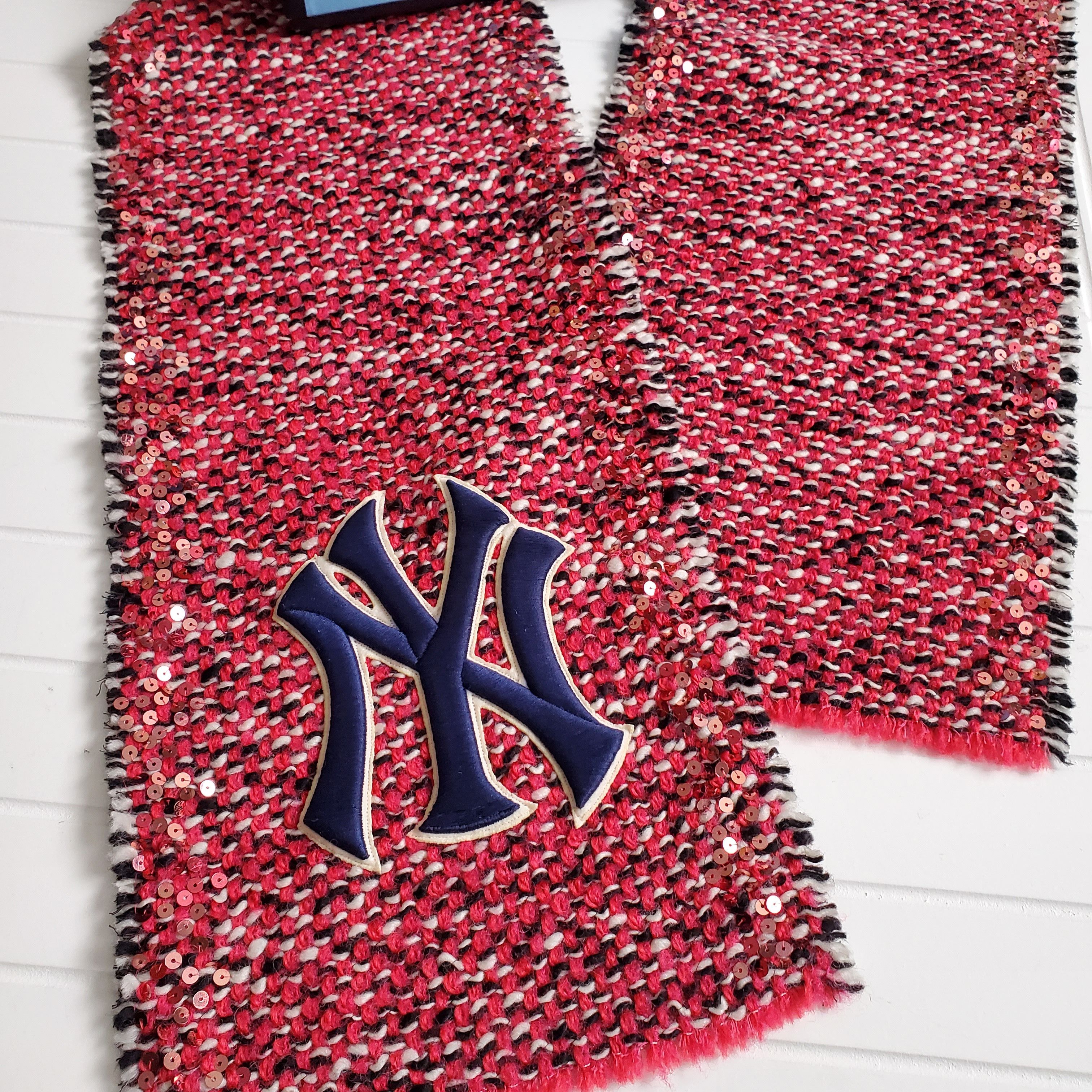 Gucci × New York Yankees Sequined Tweed Style Logo Scarf Size ONE SIZE - 2 Thumbnail