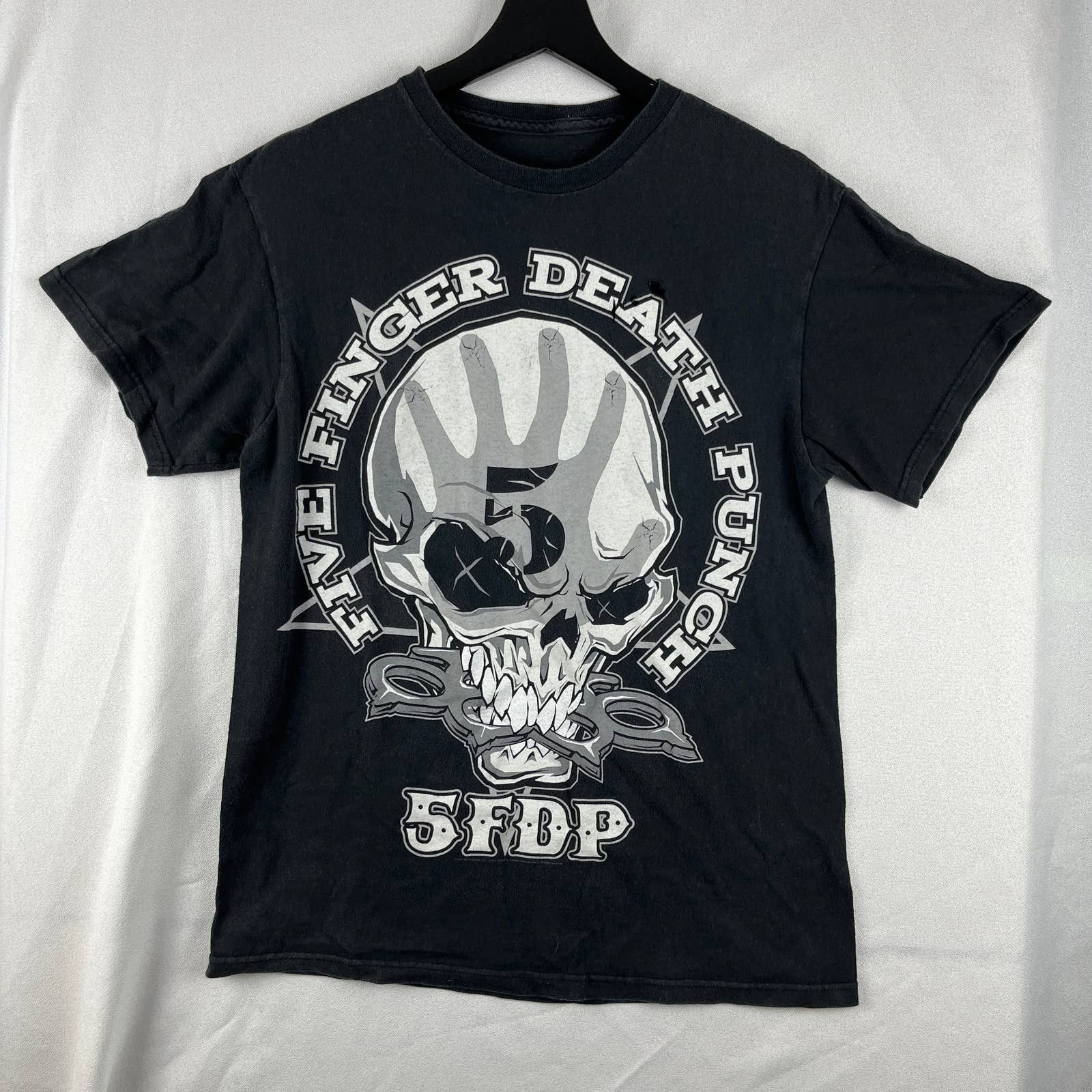 Vintage Vintage Five Finger Death Punch T shirt Medium Size US M / EU 48-50 / 2 - 1 Thumbnail