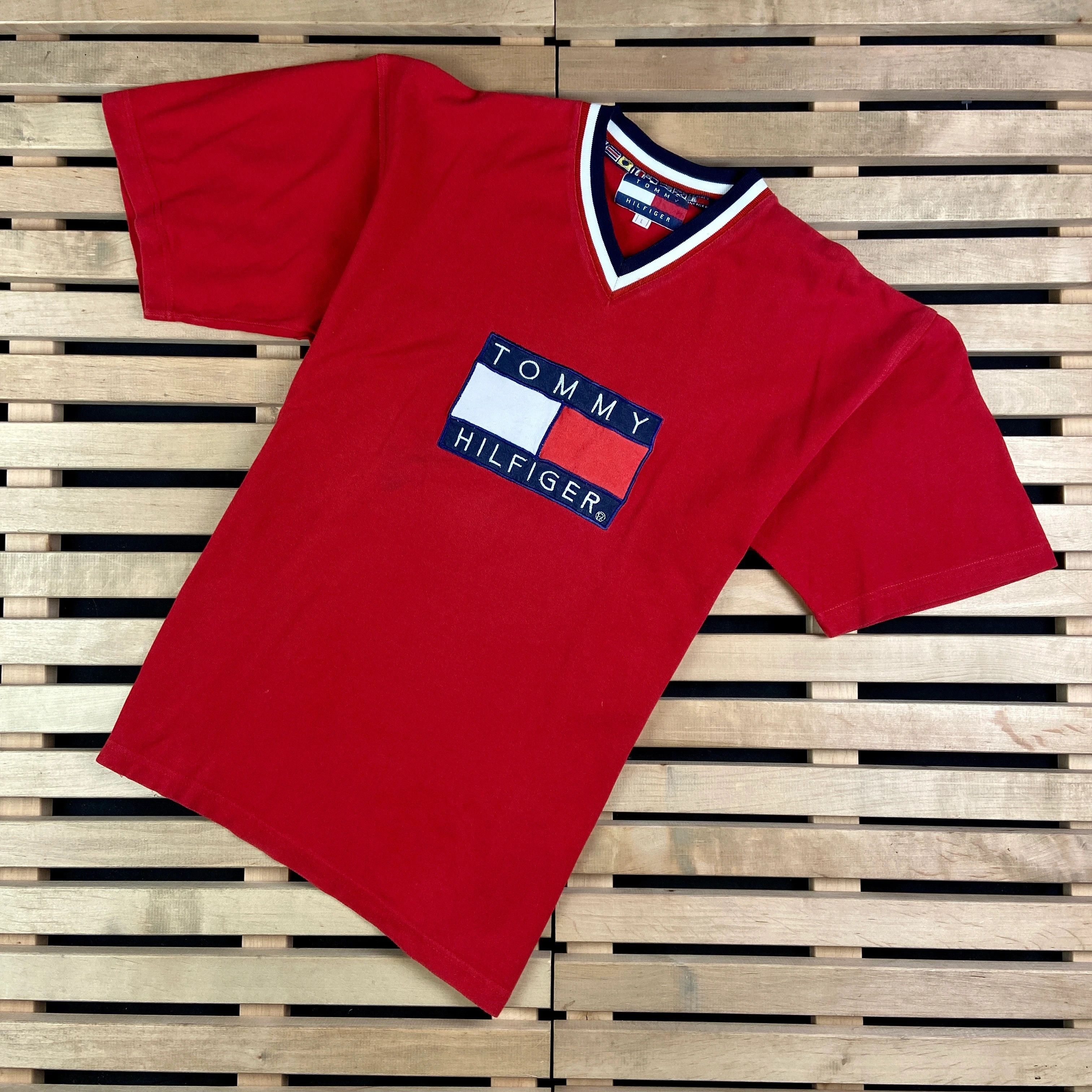 Tommy Hilfiger × Vintage Mens Vintage T Shirt Tommy Hilfiger Big Logo Size L Size US L / EU 52-54 / 3 - 1 Thumbnail