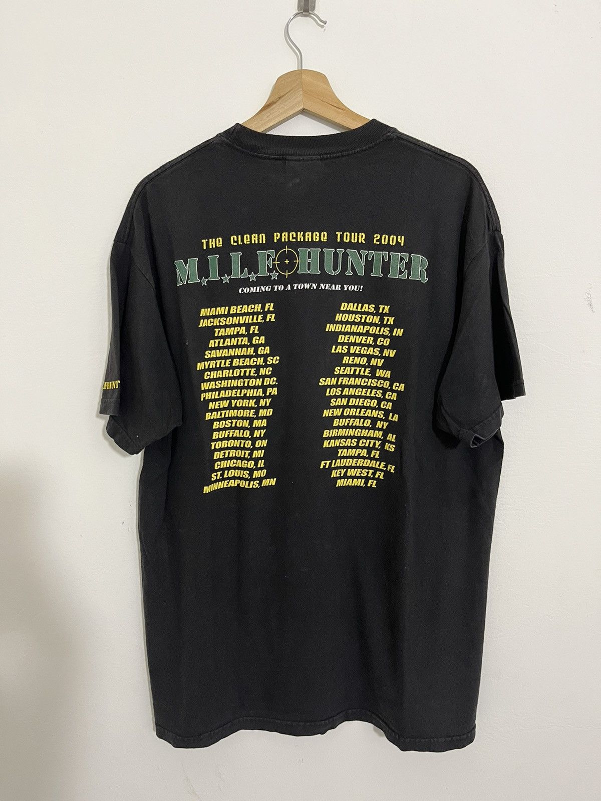 Band Tees × Vintage Vintage 2004 Milf Hunter The Clean Package Tour Tshirt Size US L / EU 52-54 / 3 - 4 Thumbnail