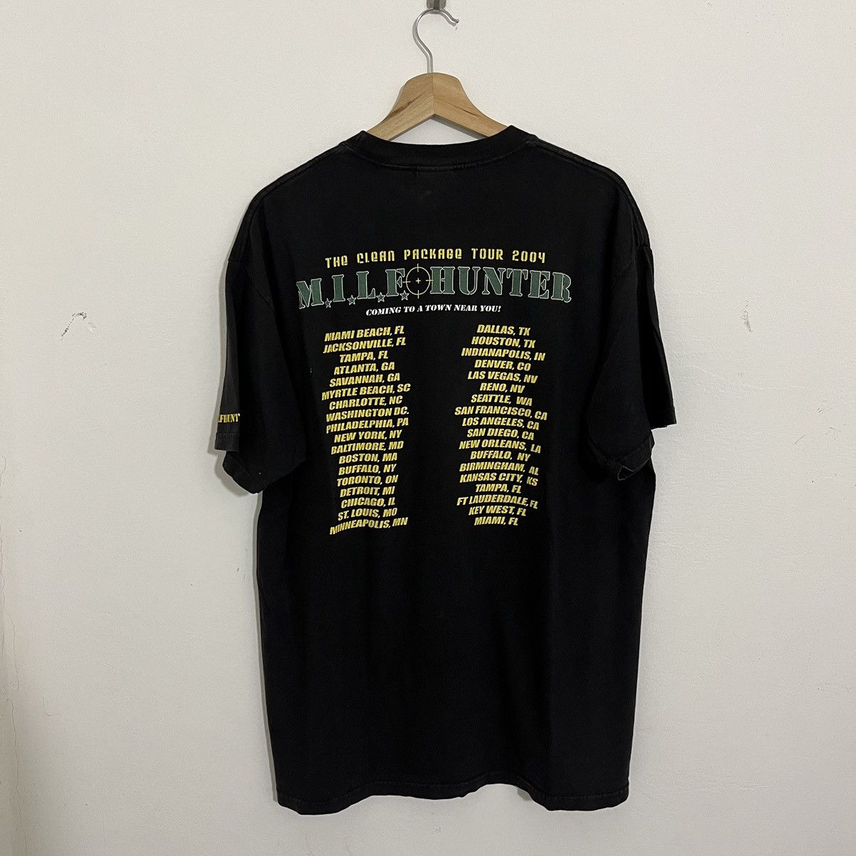 Vintage 2004 Milf Hunter The Clean Package Tour Tshirt