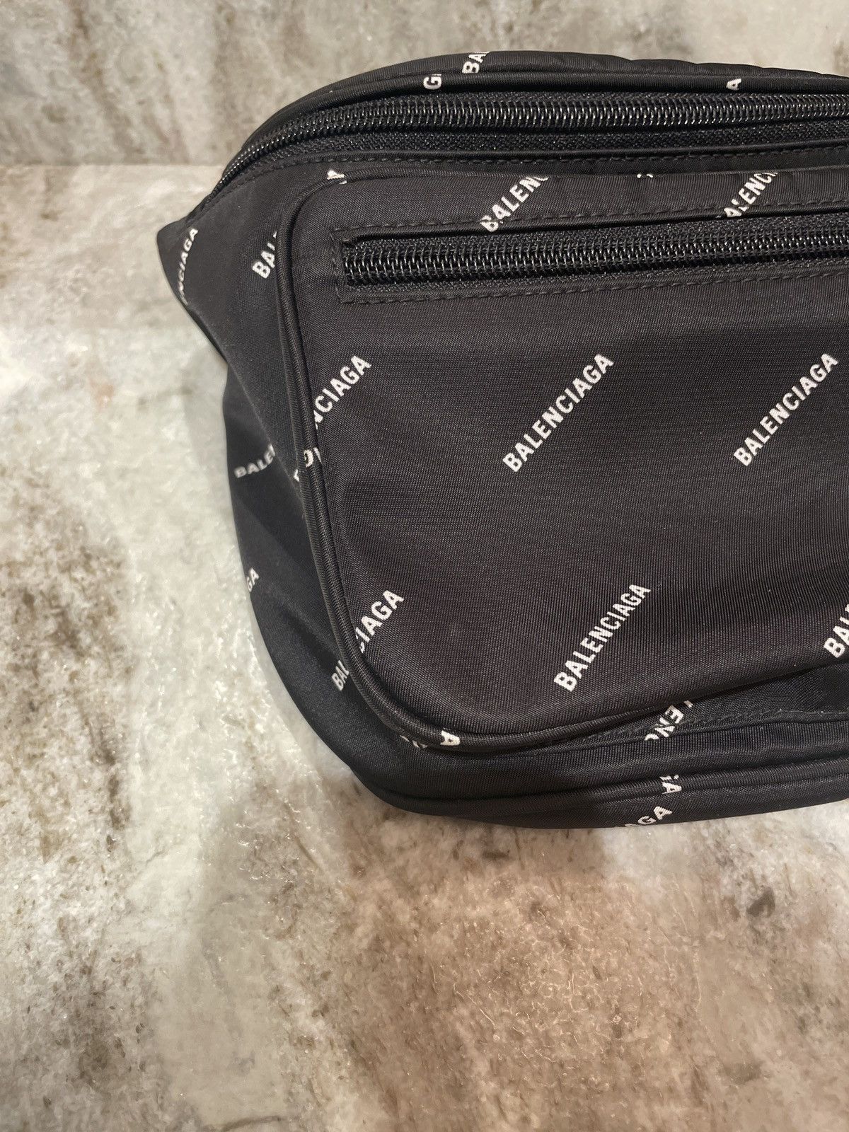 Balenciaga BALENCIAGA ALL OVER PRINT LOGO NYLON WAIST BAG Size ONE SIZE - 11 Thumbnail