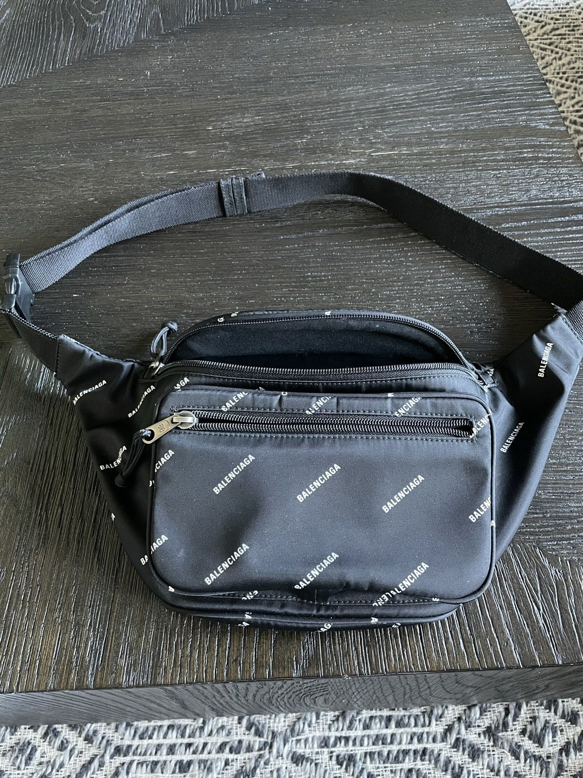 Balenciaga BALENCIAGA ALL OVER PRINT LOGO NYLON WAIST BAG Size ONE SIZE - 5 Thumbnail
