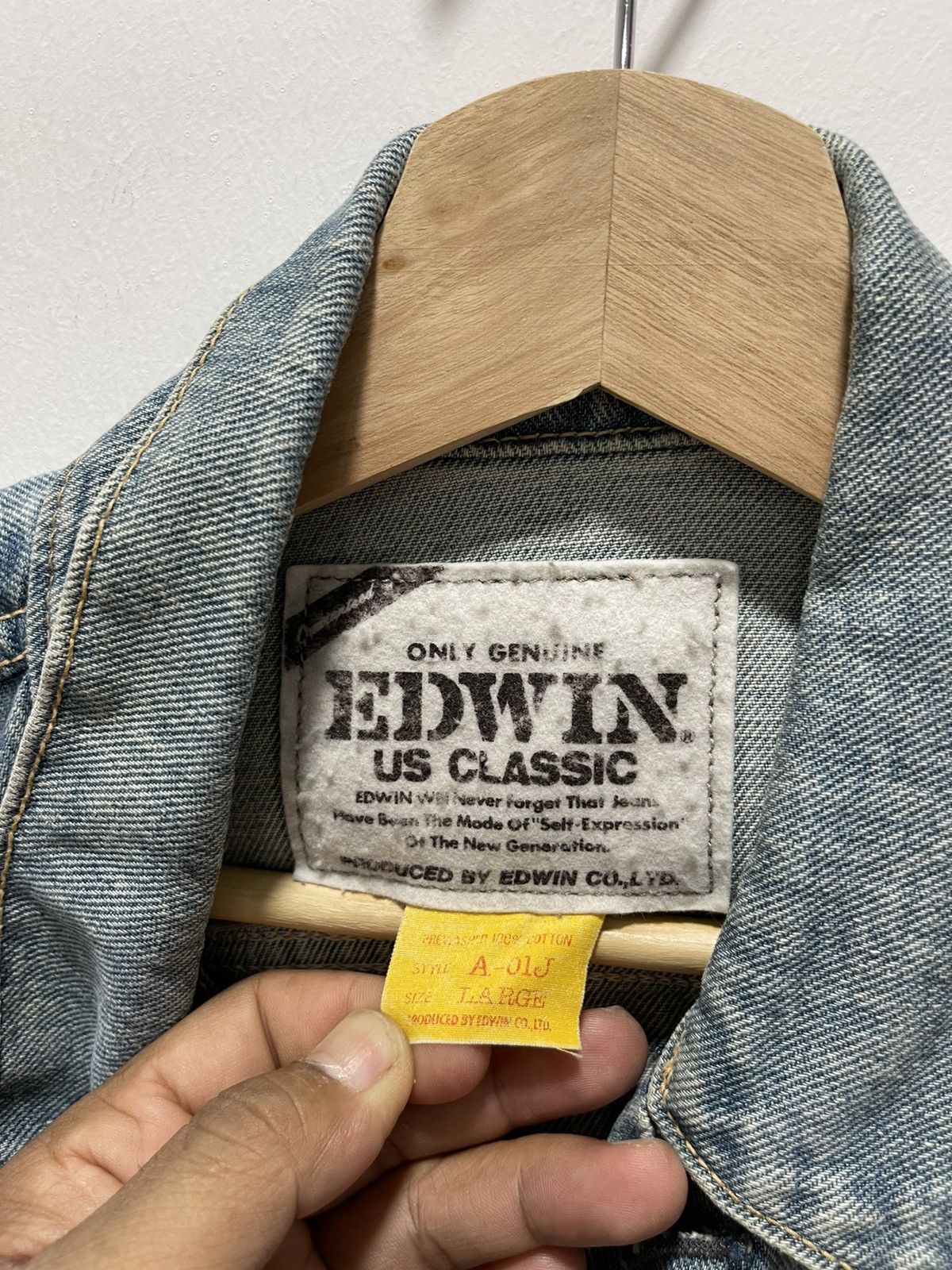 Edwin VINTAGE EDWIN LOT 5465 SUN FADED DISTRESSED DEMNIM JACKET Size US M / EU 48-50 / 2 - 12 Thumbnail