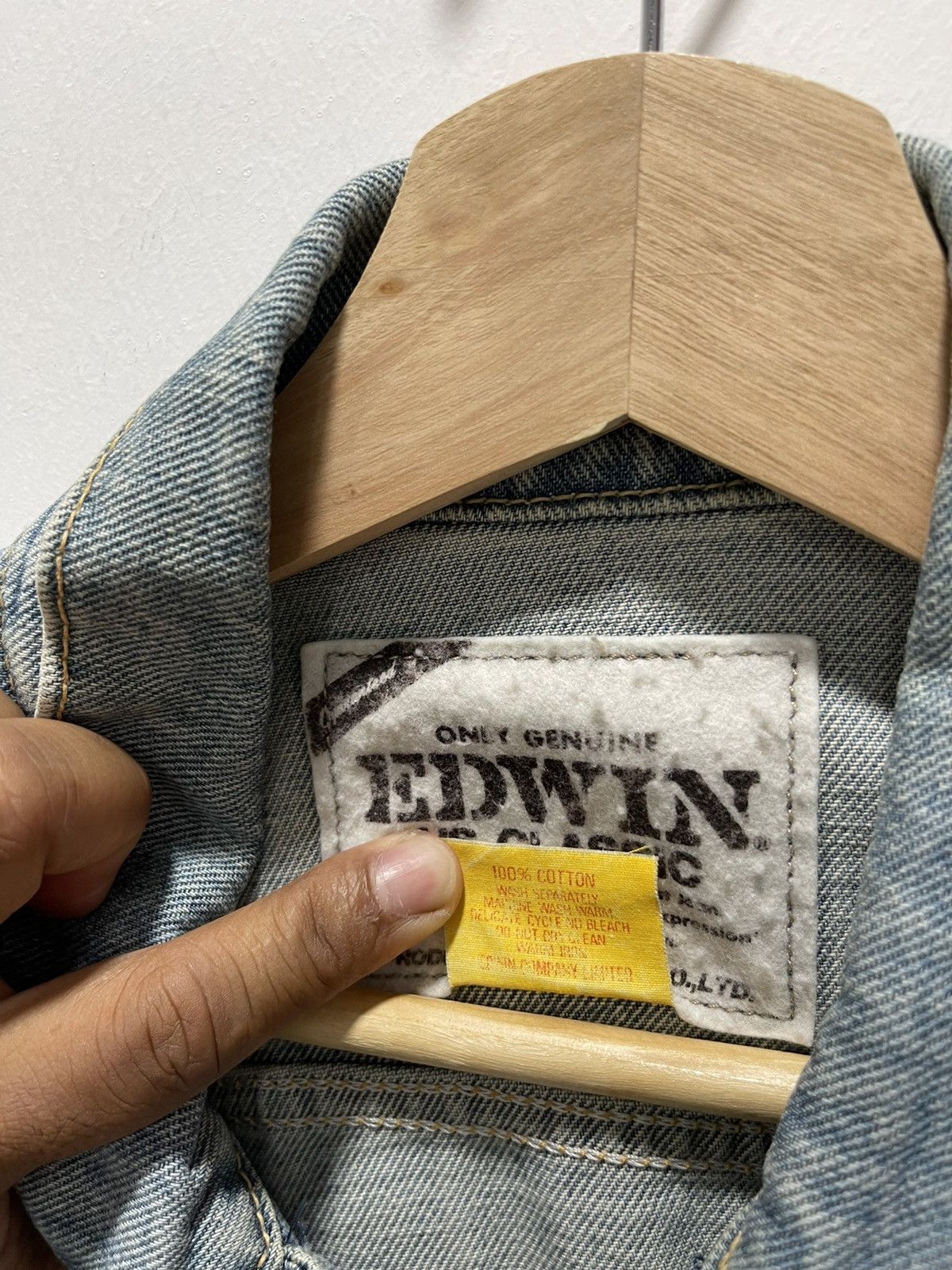 Edwin VINTAGE EDWIN LOT 5465 SUN FADED DISTRESSED DEMNIM JACKET Size US M / EU 48-50 / 2 - 13 Thumbnail
