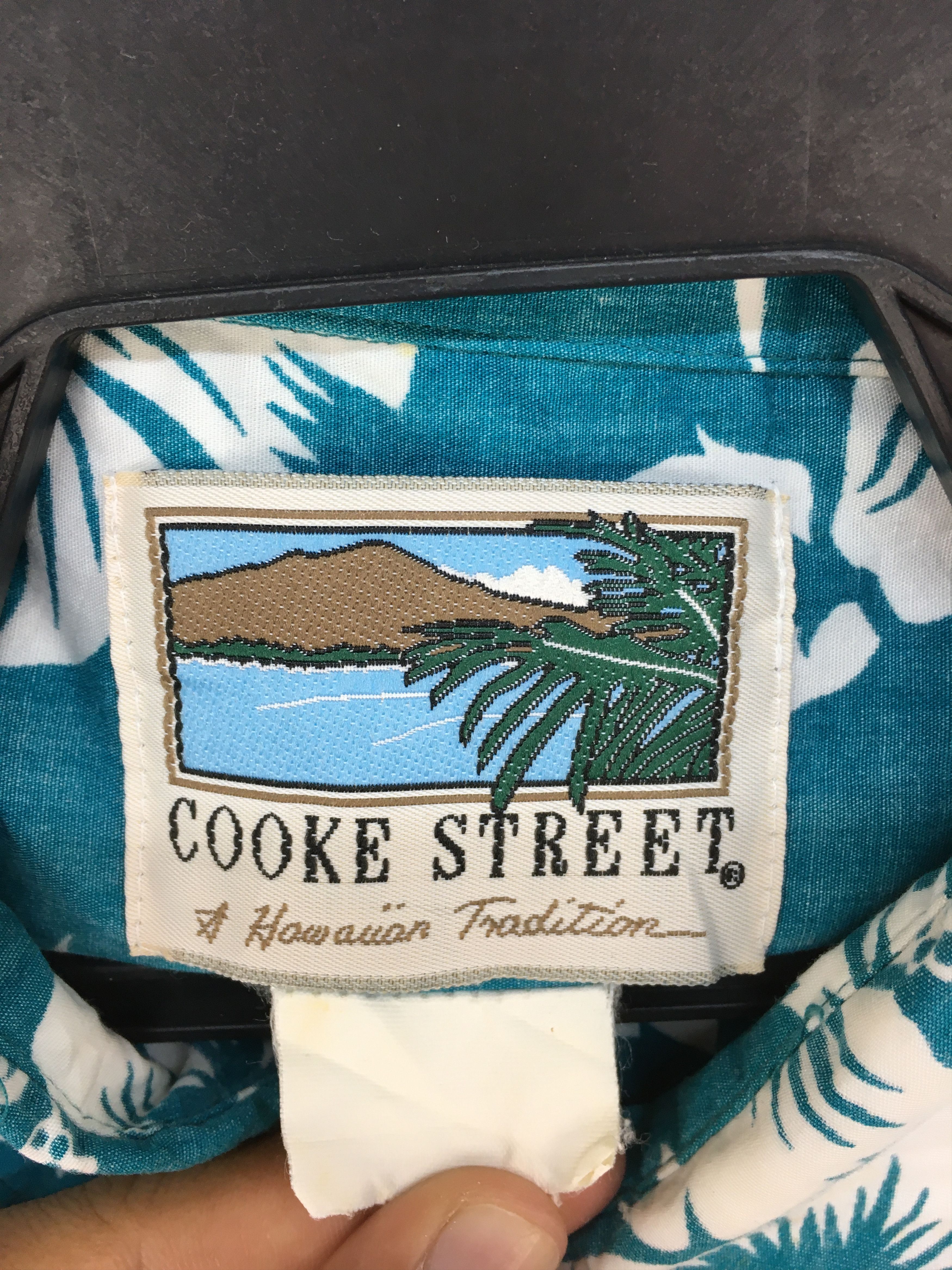 Vintage Vintage COOKE STREET Hibiscus Reverse Print Hawaiian Shirt Size US L / EU 52-54 / 3 - 6 Thumbnail