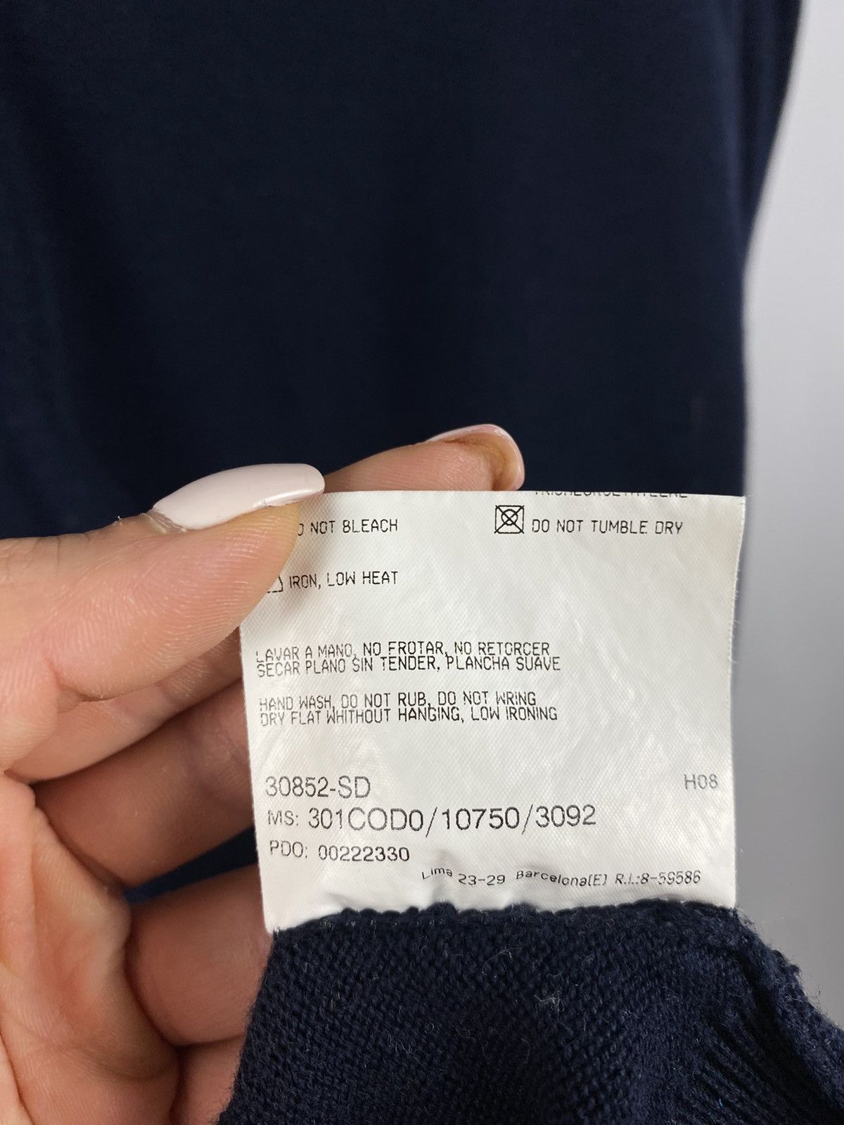 Burberry Thomas Burberry sweaters V-neck luxury size M Size US M / EU 48-50 / 2 - 5 Thumbnail