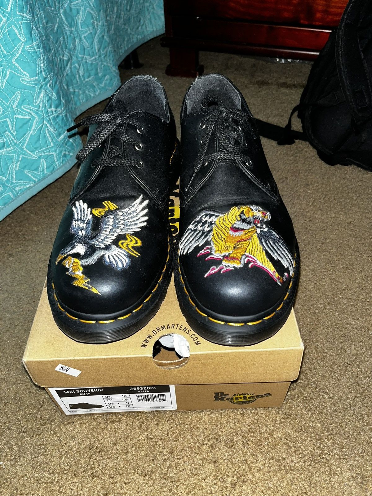 DR MARTENS EMBROIDERED SOUVENIR