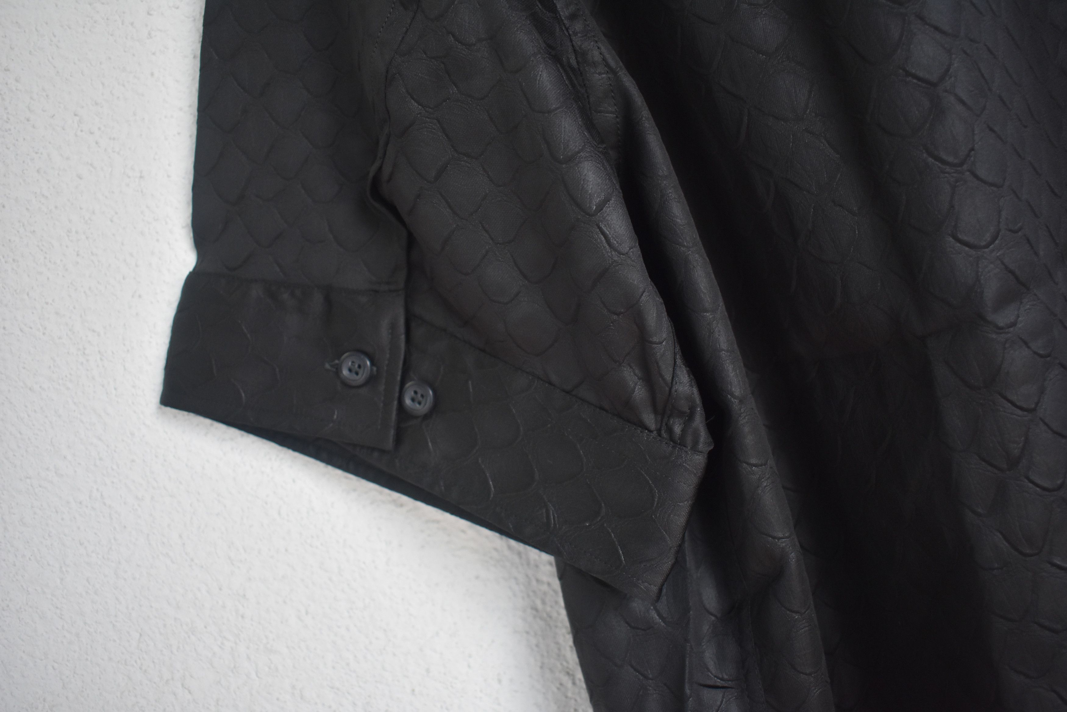 Emporio Armani VINTAGE EMPORIO ARMANI FISH SCALES PATERN SHIRT Size US L / EU 52-54 / 3 - 6 Thumbnail