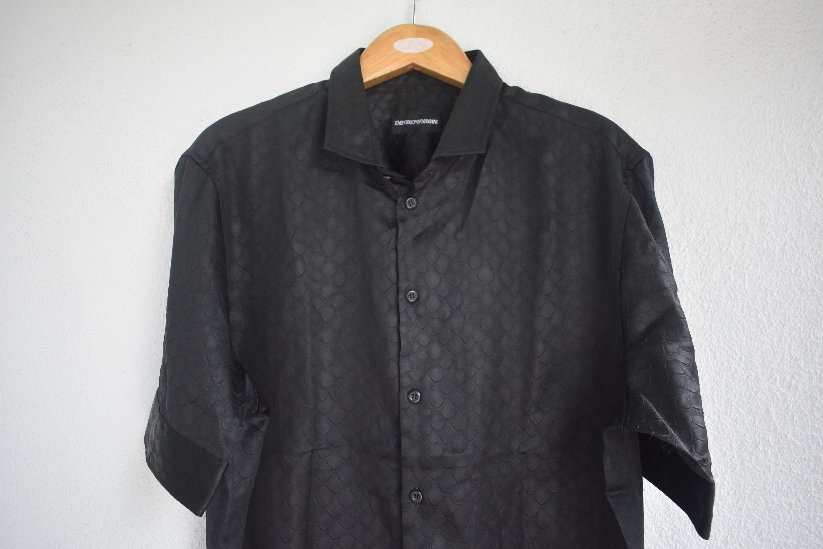 Emporio Armani VINTAGE EMPORIO ARMANI FISH SCALES PATERN SHIRT Size US L / EU 52-54 / 3 - 3 Thumbnail