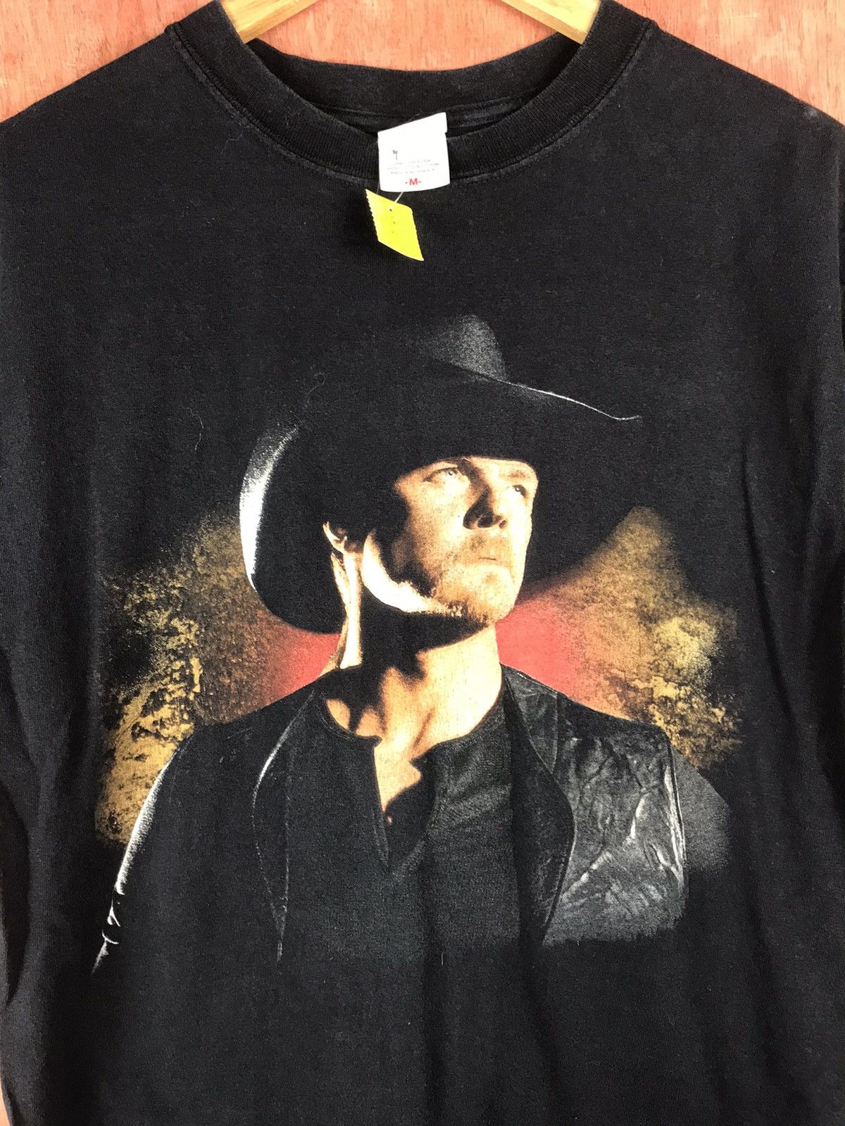Band Tees × Vintage Trace Adkins Dangerous Man Touring T-Shirt #2240 Size US M / EU 48-50 / 2 - 2 Thumbnail