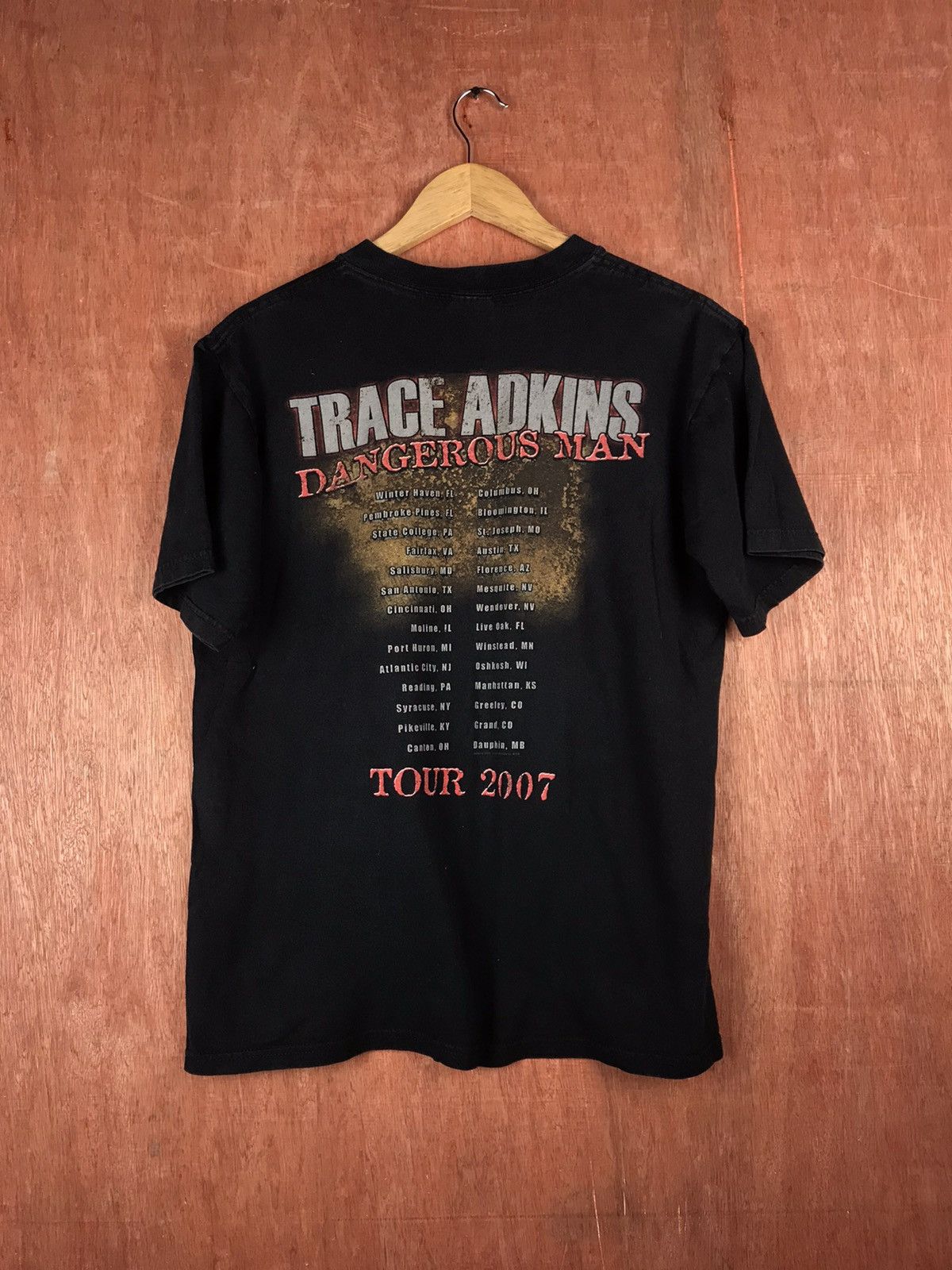 Band Tees × Vintage Trace Adkins Dangerous Man Touring T-Shirt #2240 Size US M / EU 48-50 / 2 - 9 Thumbnail