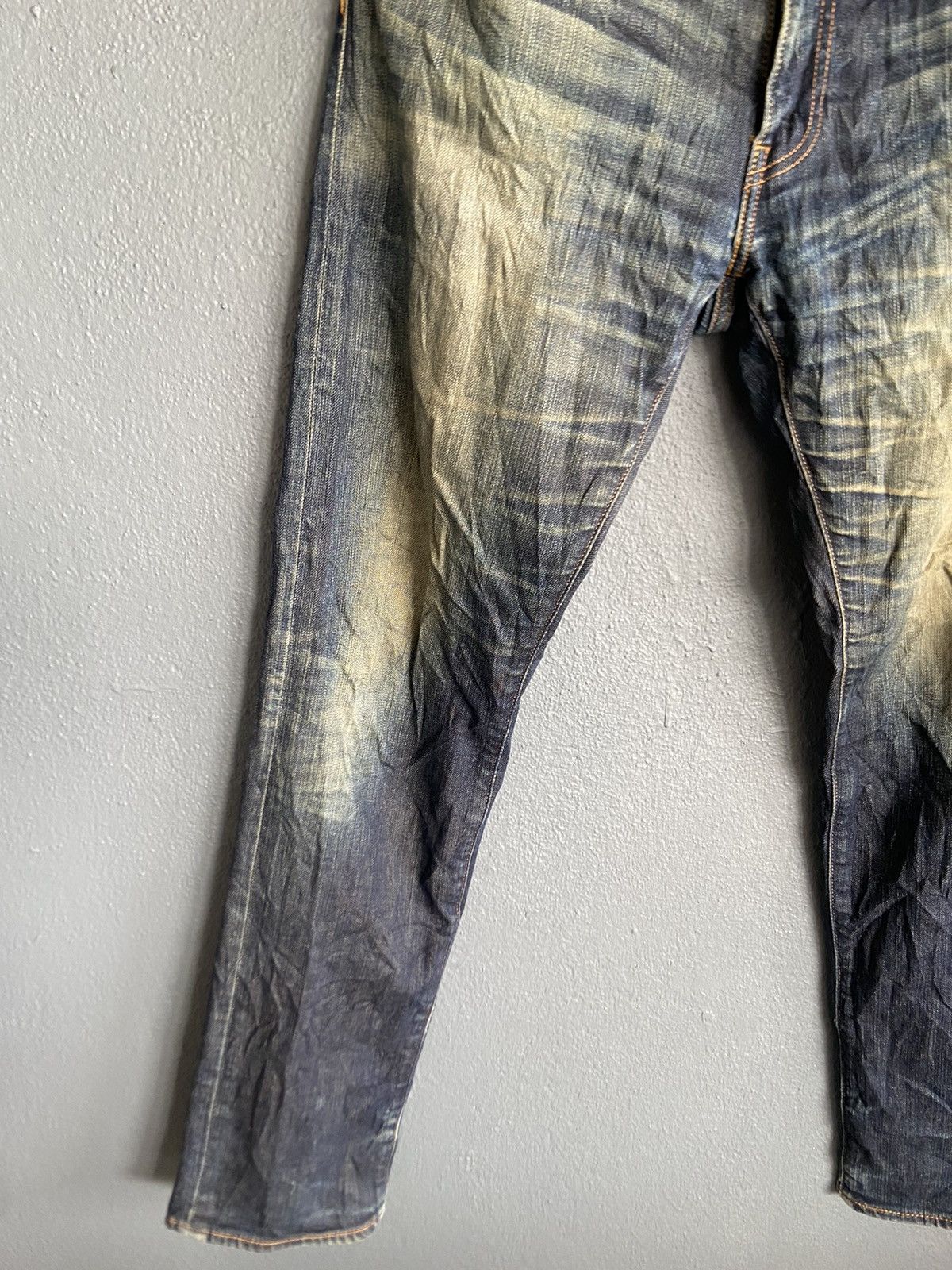 Levi’s 551 Distressed Denim