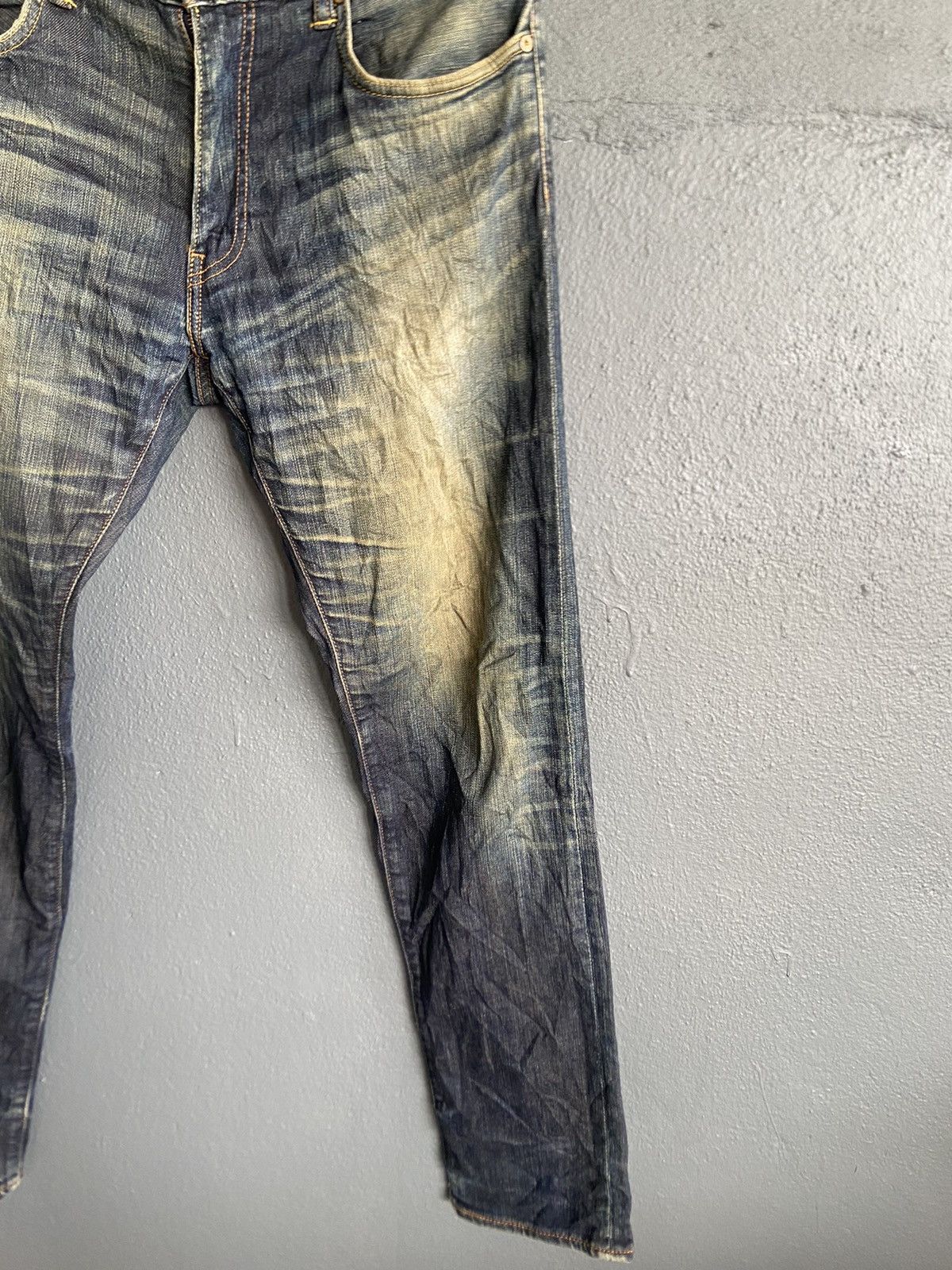 Levi’s 551 Distressed Denim