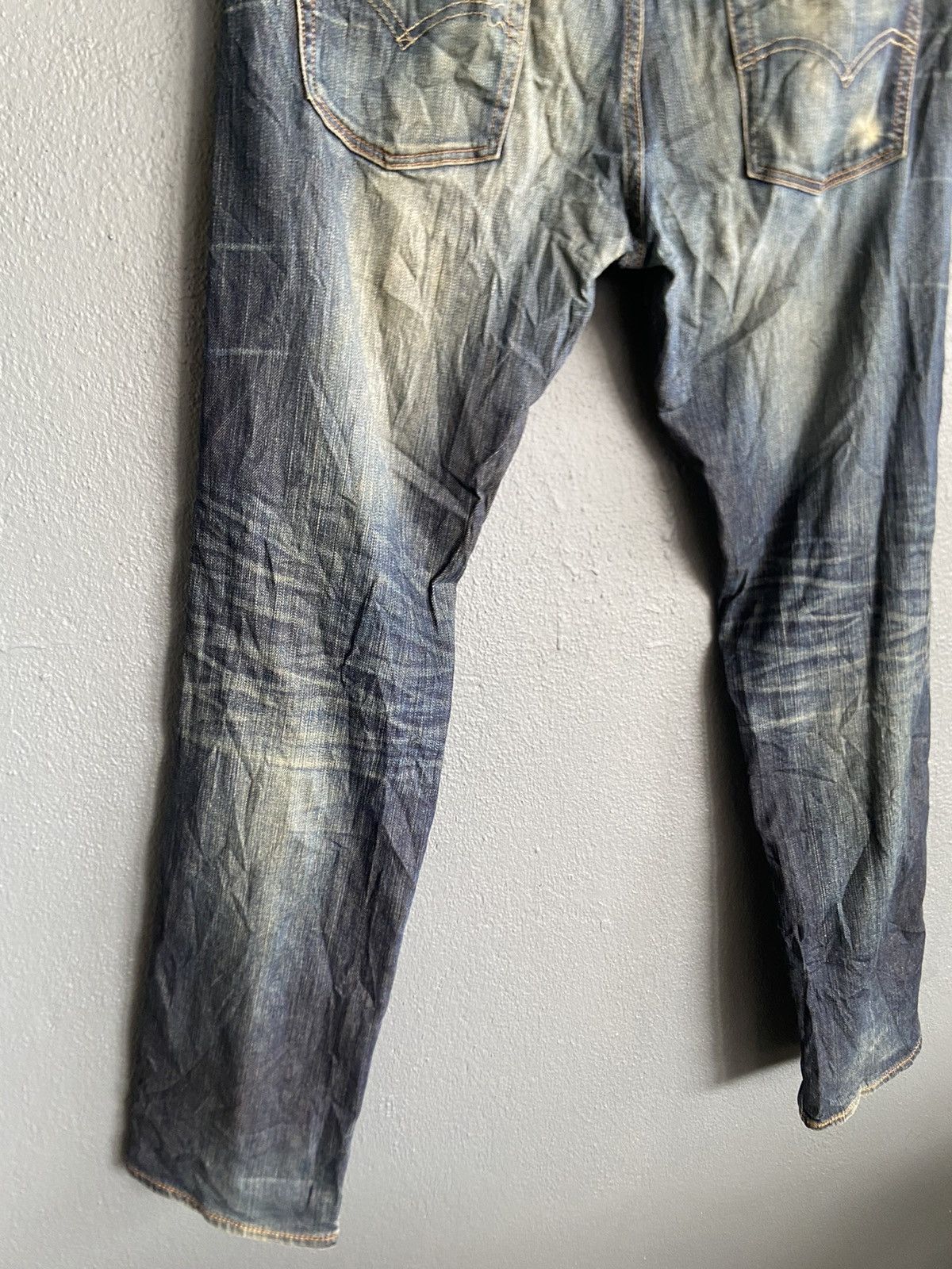 Levi’s 551 Distressed Denim
