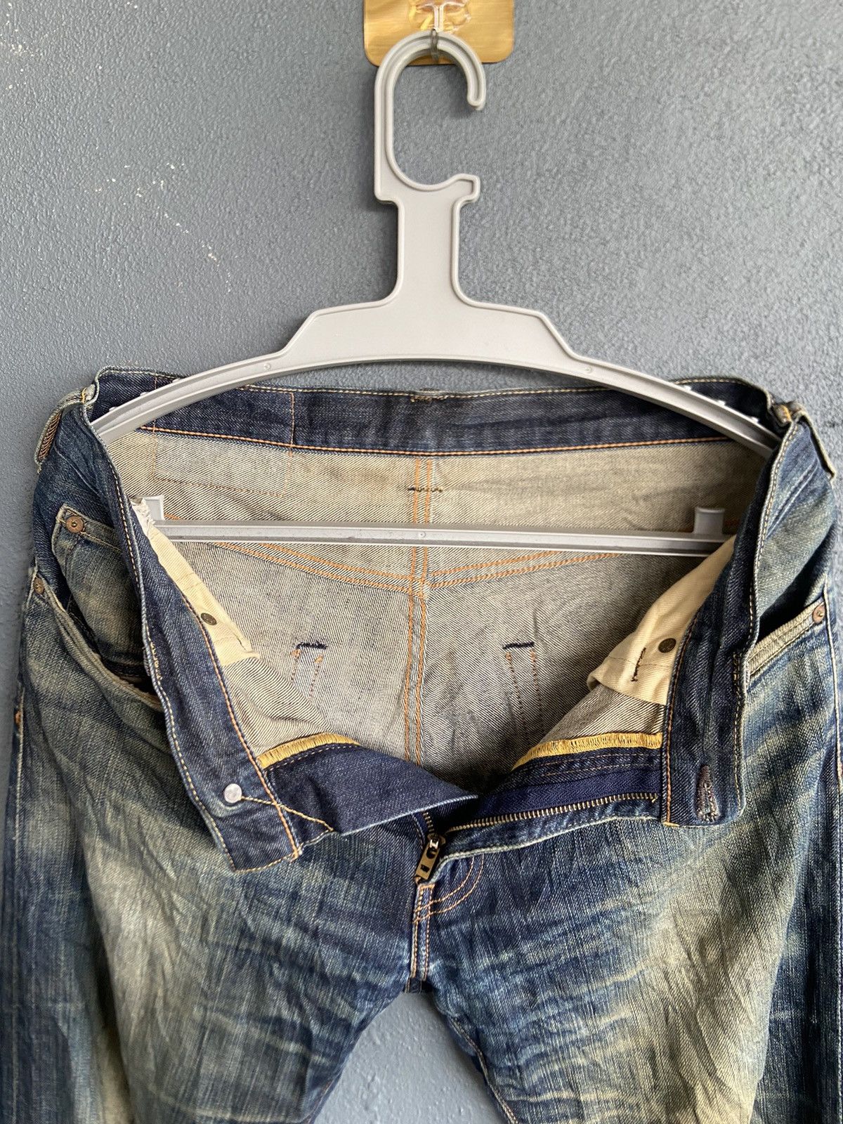 Levi’s 551 Distressed Denim