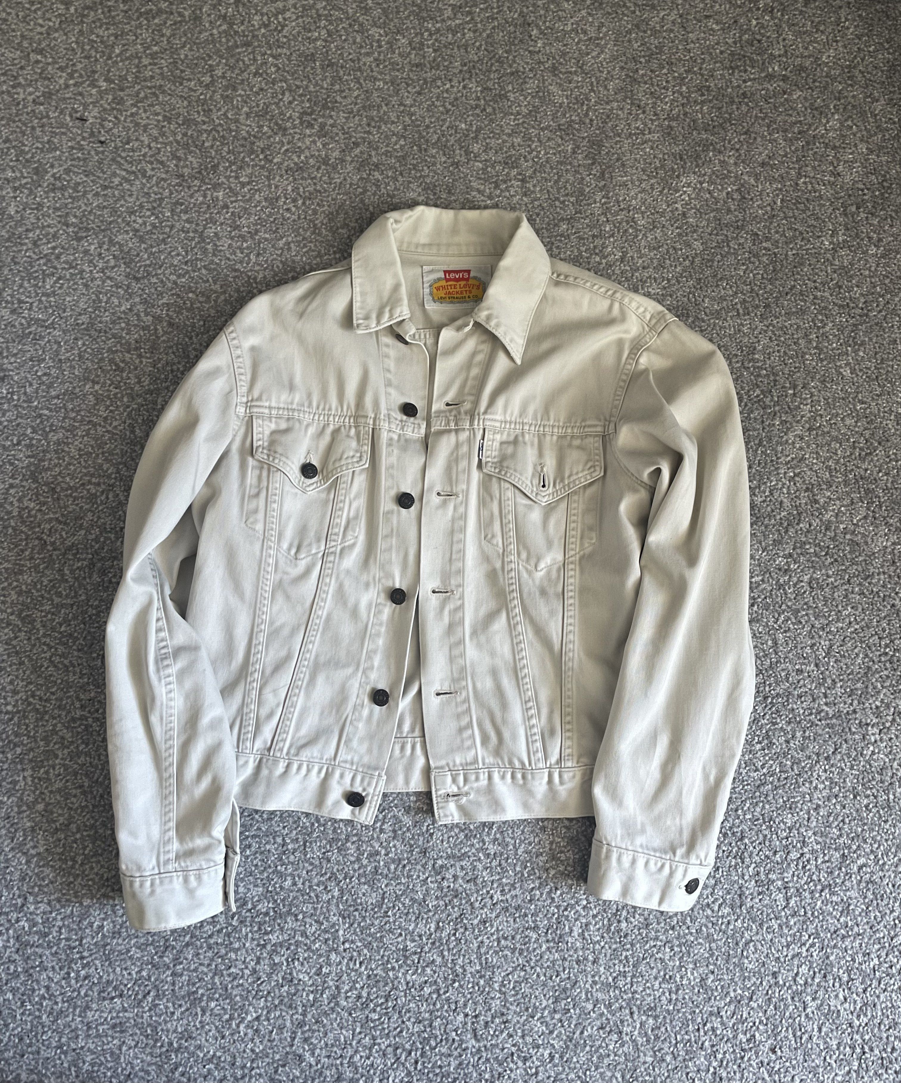 LEVIS WHITE DENIM TRUCKERS JACKET NEW WITH TAGS Size LARGE shops