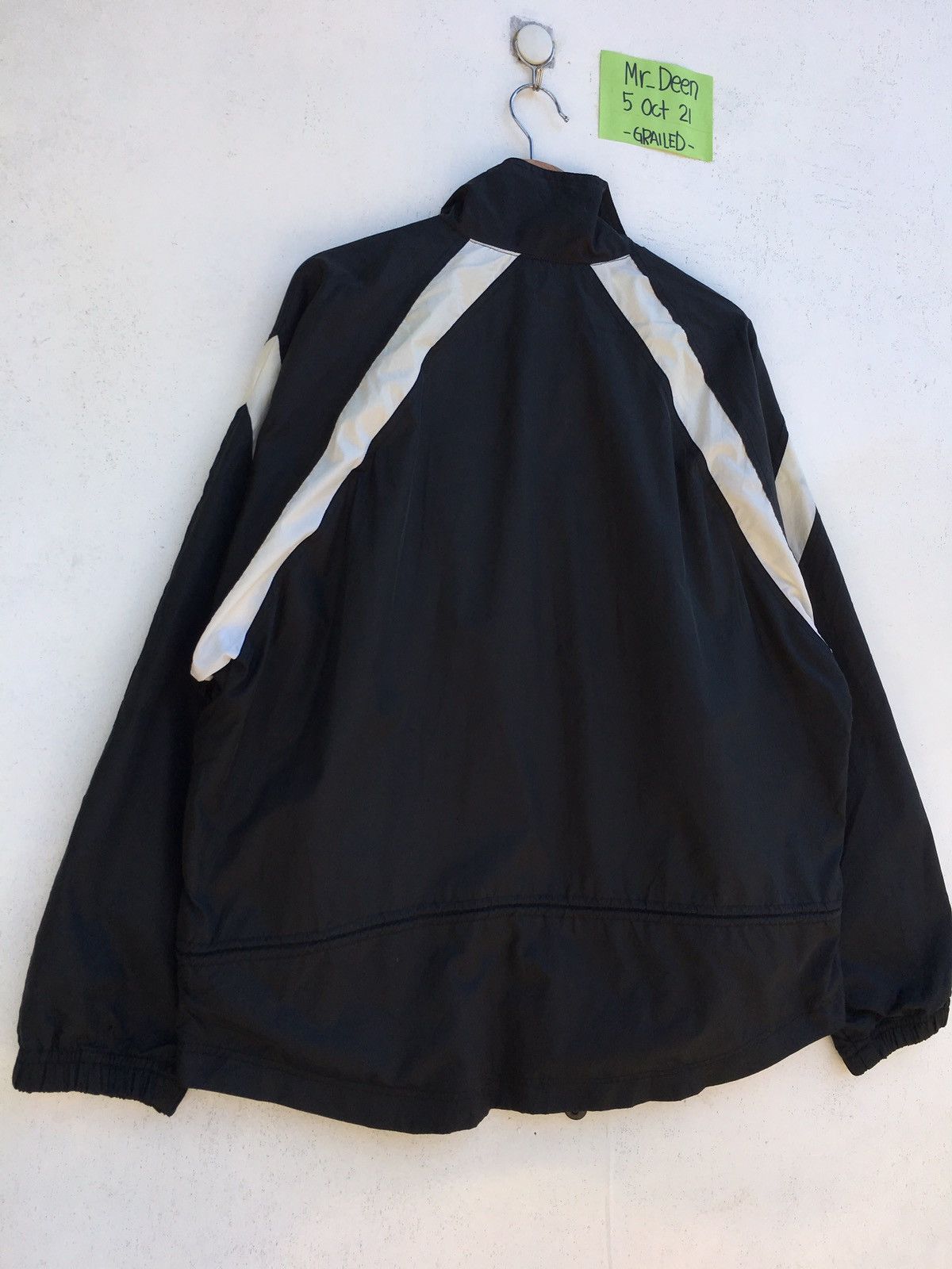 Nike Rare Vintage Nike Swoosh Logo Windbreaker Size US L / EU 52-54 / 3 - 15 Thumbnail