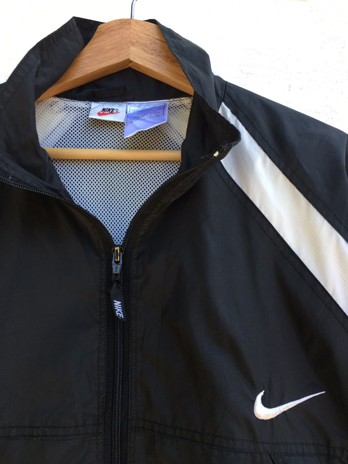 Nike Rare Vintage Nike Swoosh Logo Windbreaker Size US L / EU 52-54 / 3 - 8 Thumbnail