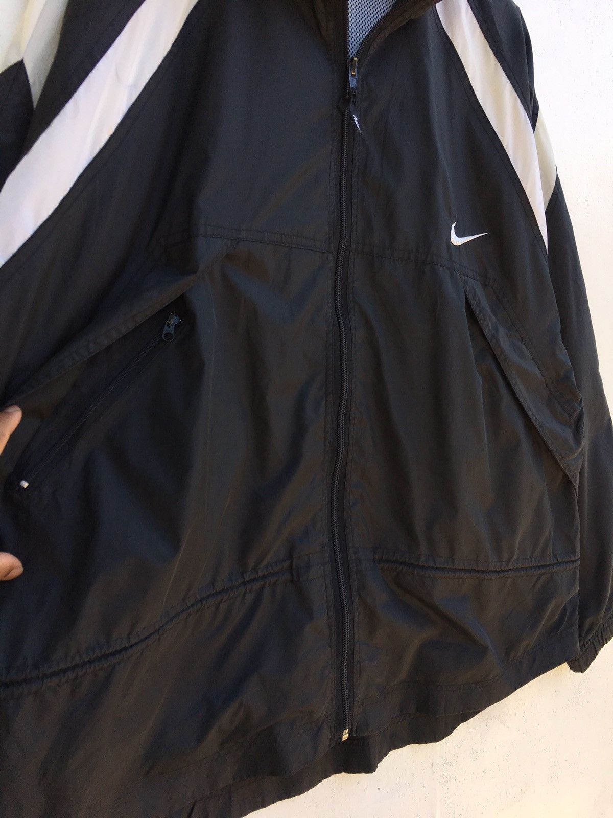 Nike Rare Vintage Nike Swoosh Logo Windbreaker Size US L / EU 52-54 / 3 - 12 Thumbnail