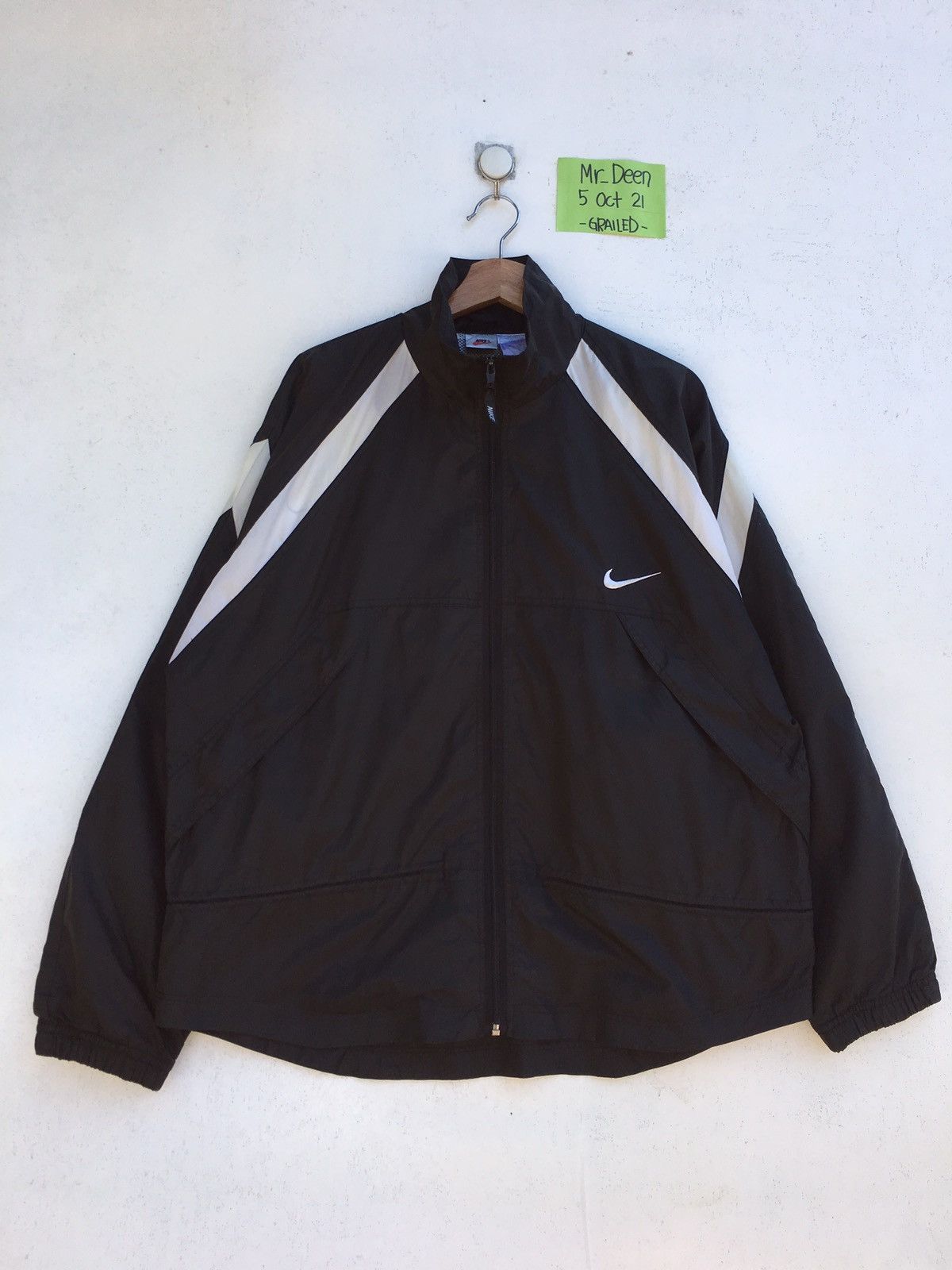 Nike Rare Vintage Nike Swoosh Logo Windbreaker Size US L / EU 52-54 / 3 - 3 Thumbnail