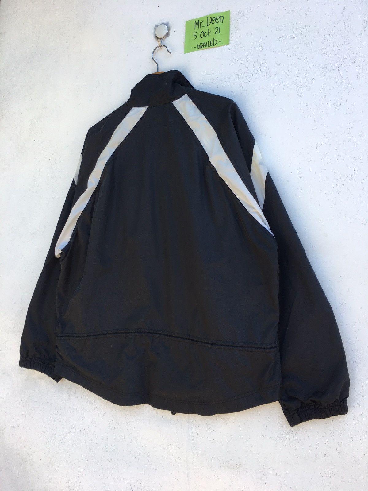 Nike Rare Vintage Nike Swoosh Logo Windbreaker Size US L / EU 52-54 / 3 - 14 Thumbnail