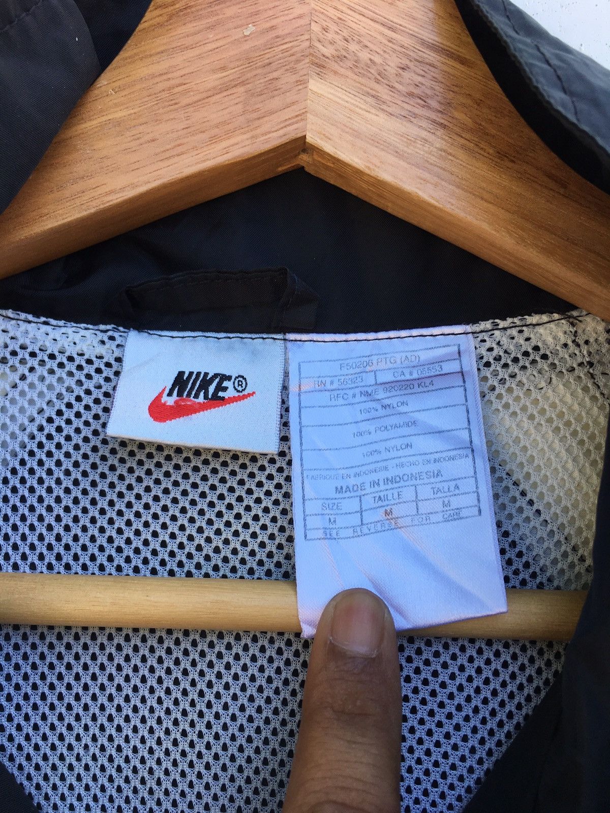 Nike Rare Vintage Nike Swoosh Logo Windbreaker Size US L / EU 52-54 / 3 - 9 Thumbnail