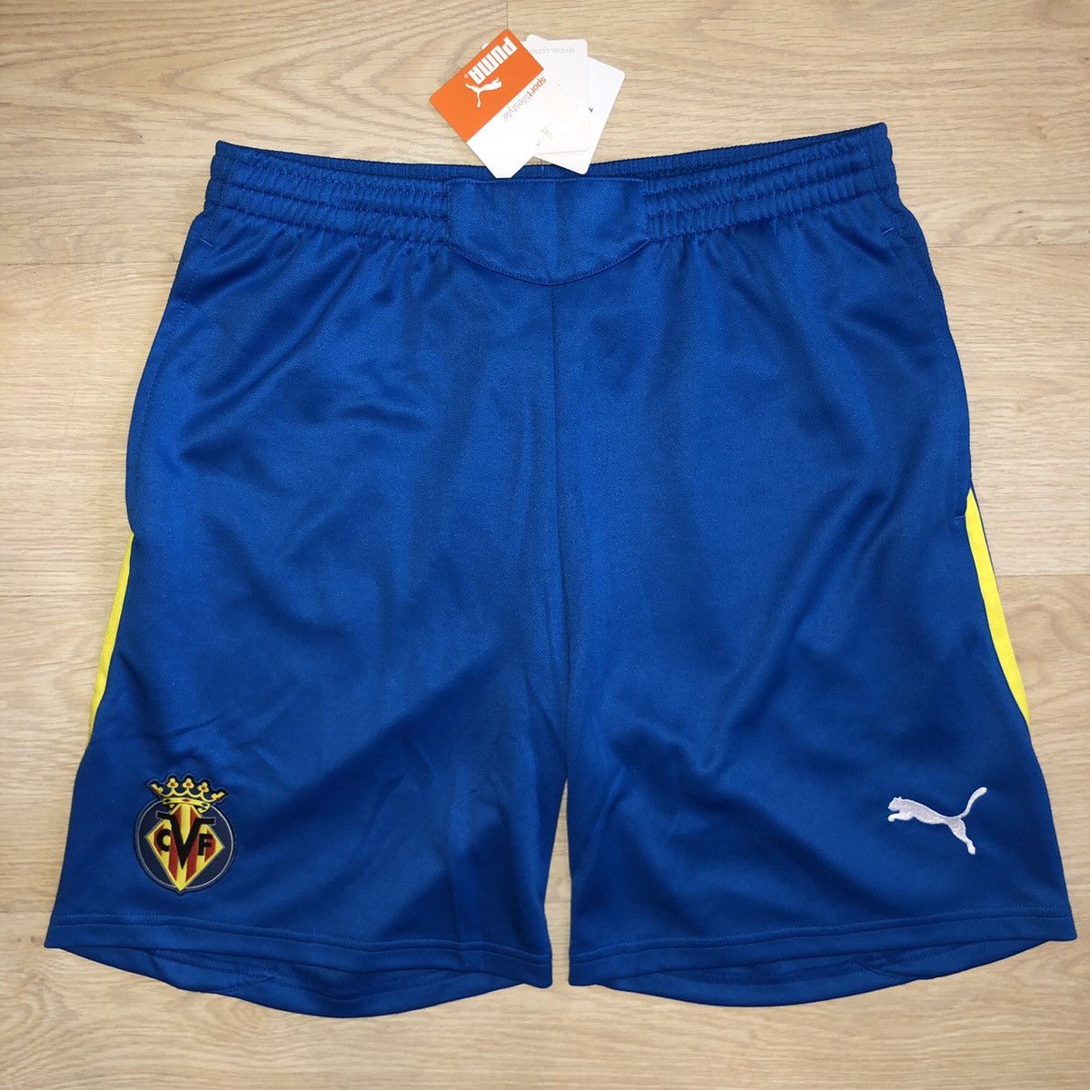 NWT VILLARREAL PUMA SHORTS SIZE “M”