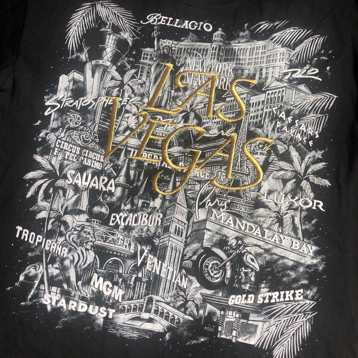 Vintage Vintage 1990s Las Vegas Tourist Attractions Embroidered Tee Size US M / EU 48-50 / 2 - 3 Thumbnail