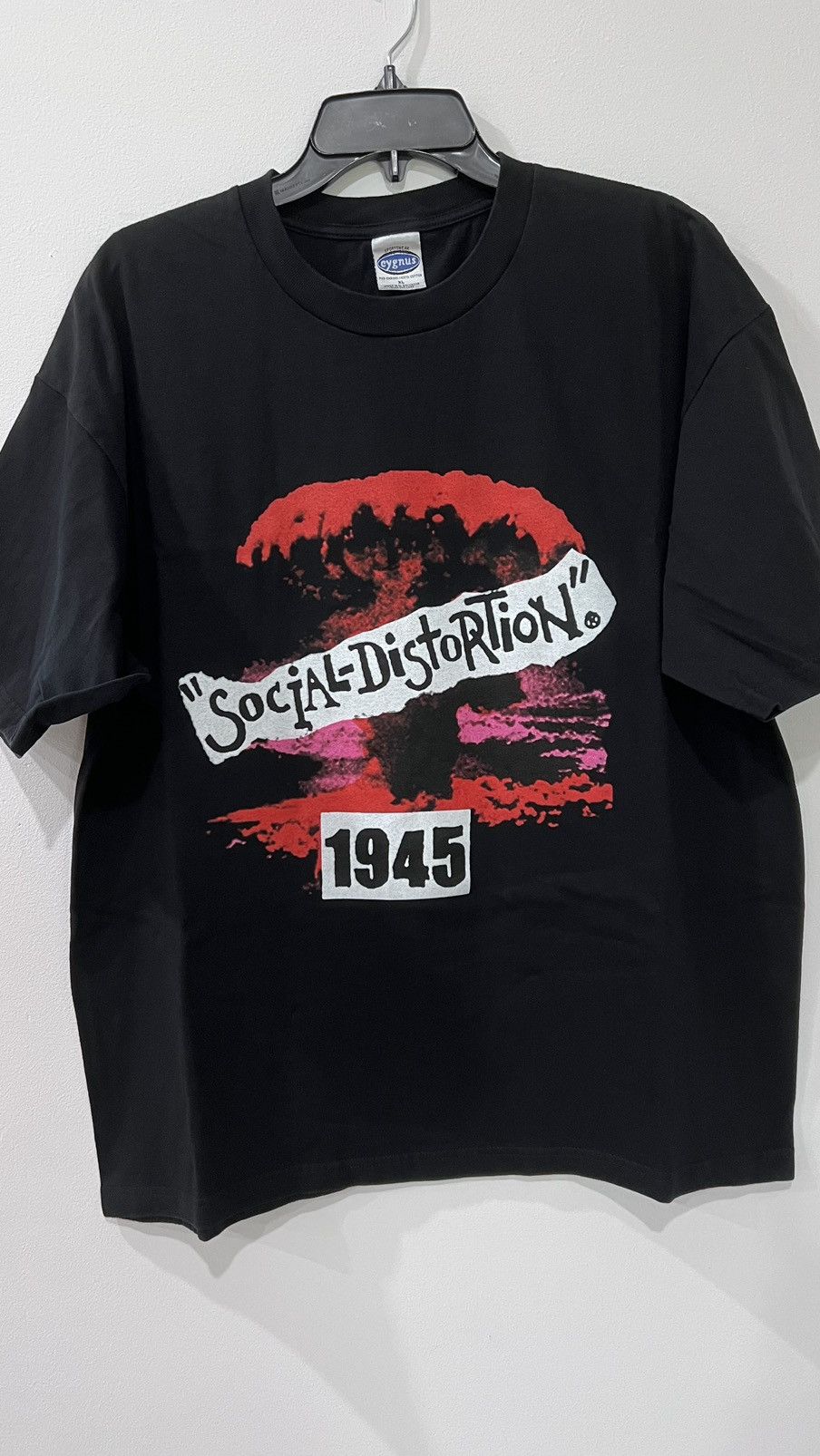 Band Tees Social Distortion 1945 Tee Punk Rockabilly Size XL Size US XL / EU 56 / 4 - 1 Thumbnail