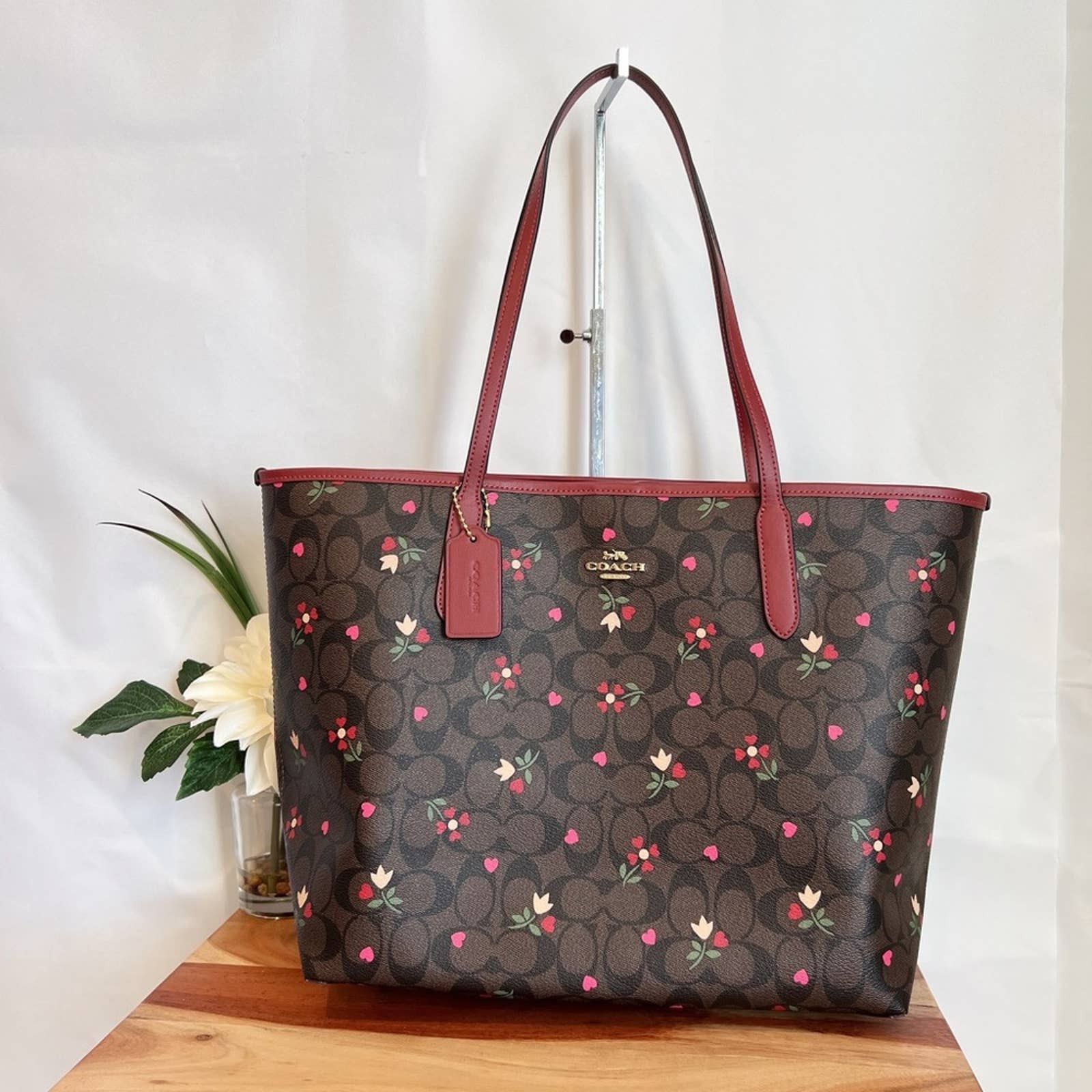 Coach Coach City Tote In Signature Canvas With Heart Petal