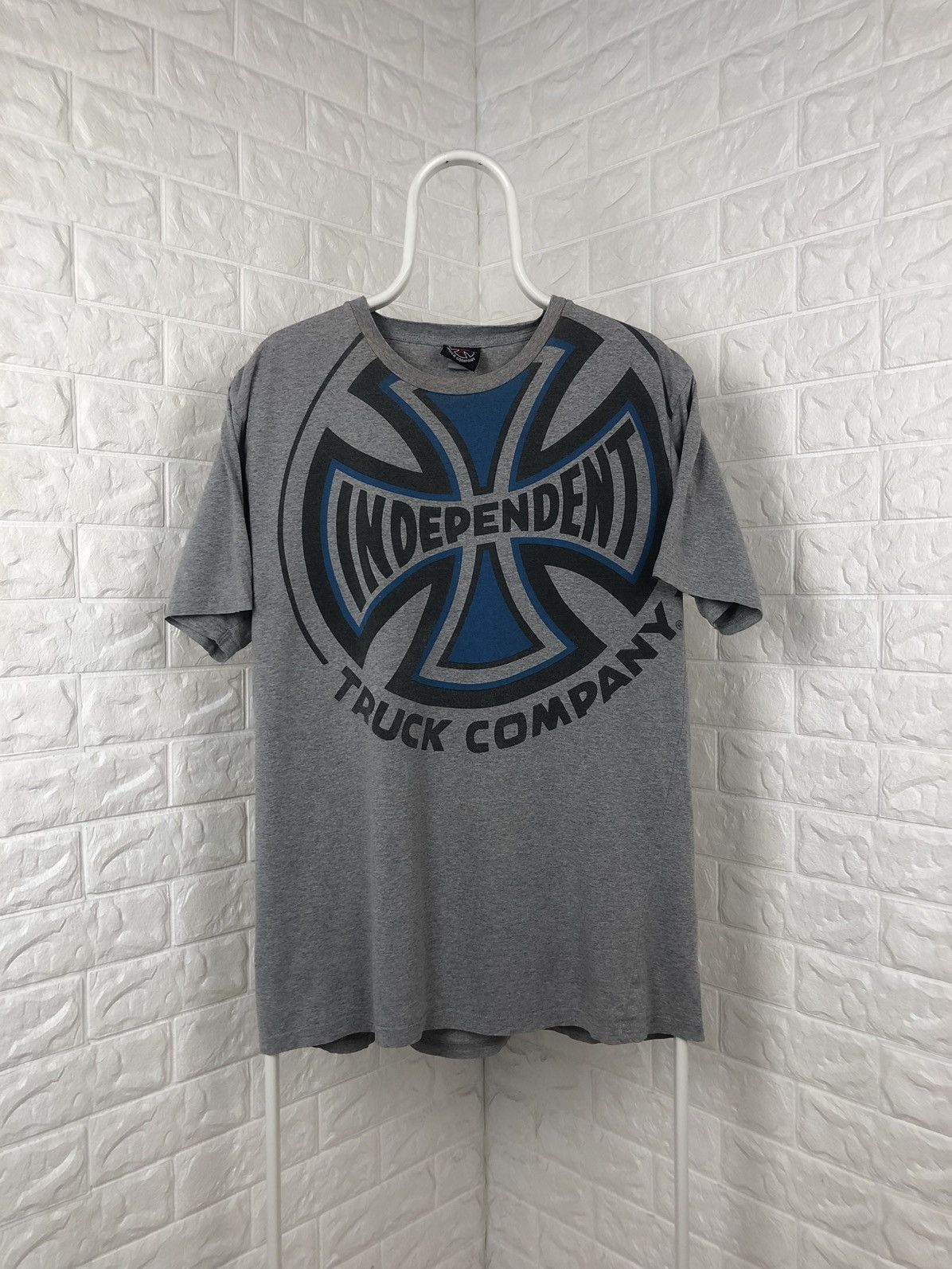 Independent Truck Co. × Shorty's Skateboards Vintage Independent Shirt size XL Size US XL / EU 56 / 4 - 1 Thumbnail